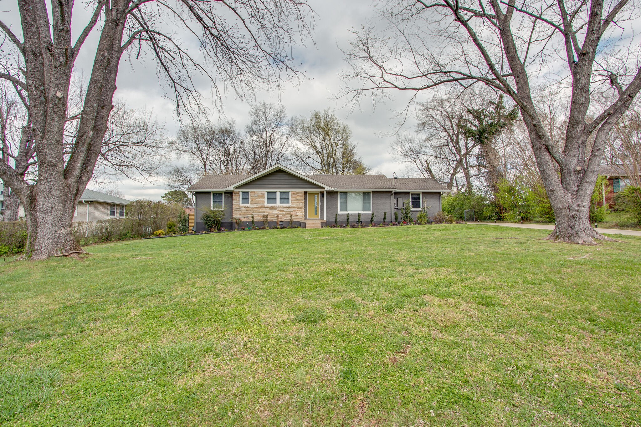 723 Robert Burns Dr