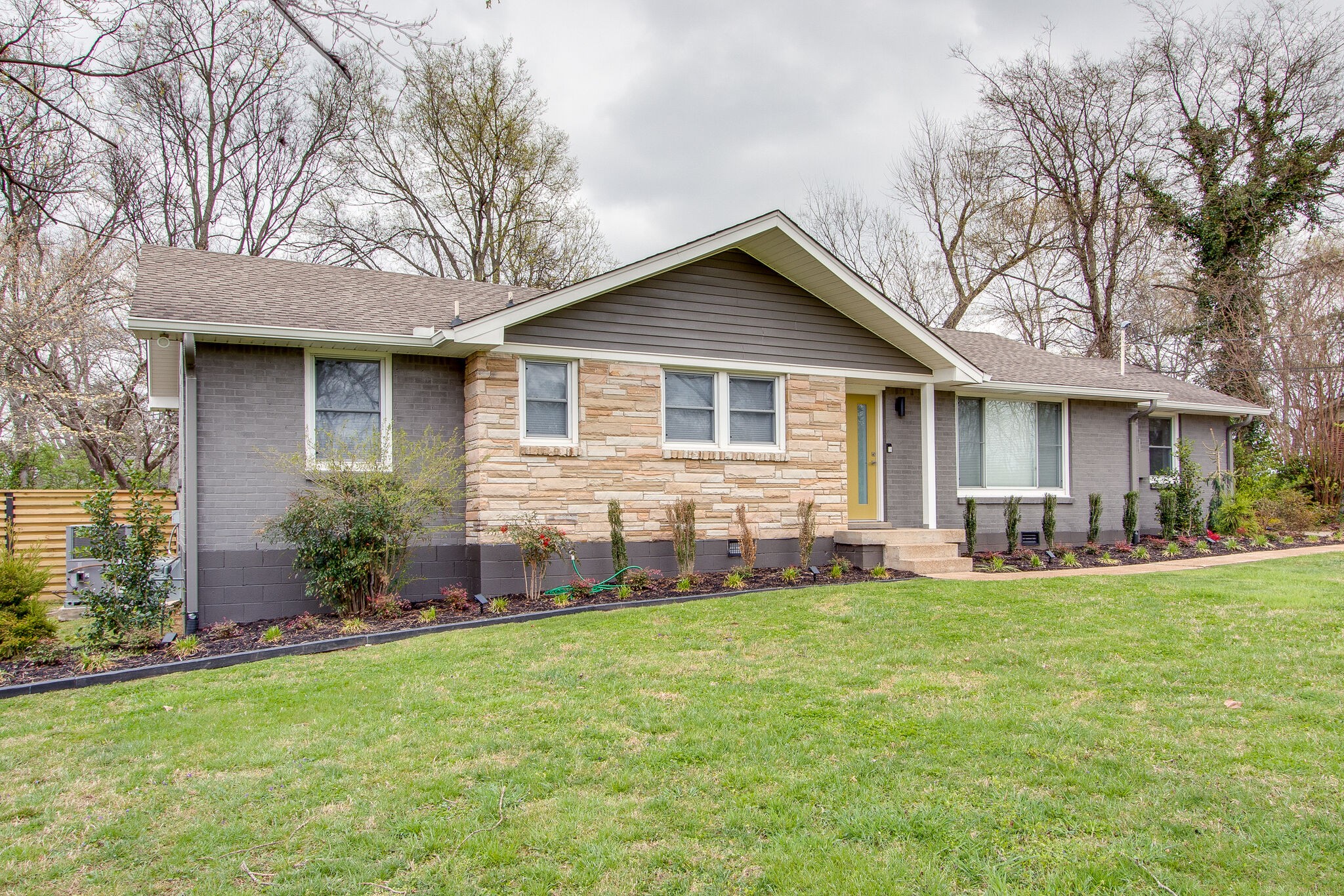 723 Robert Burns Dr