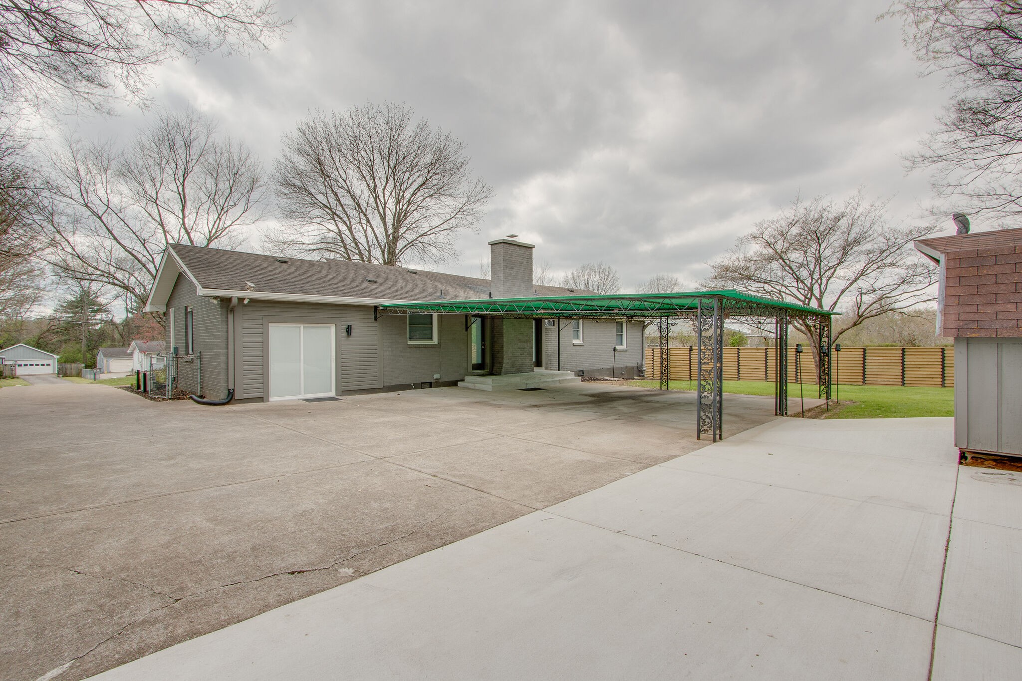 723 Robert Burns Dr
