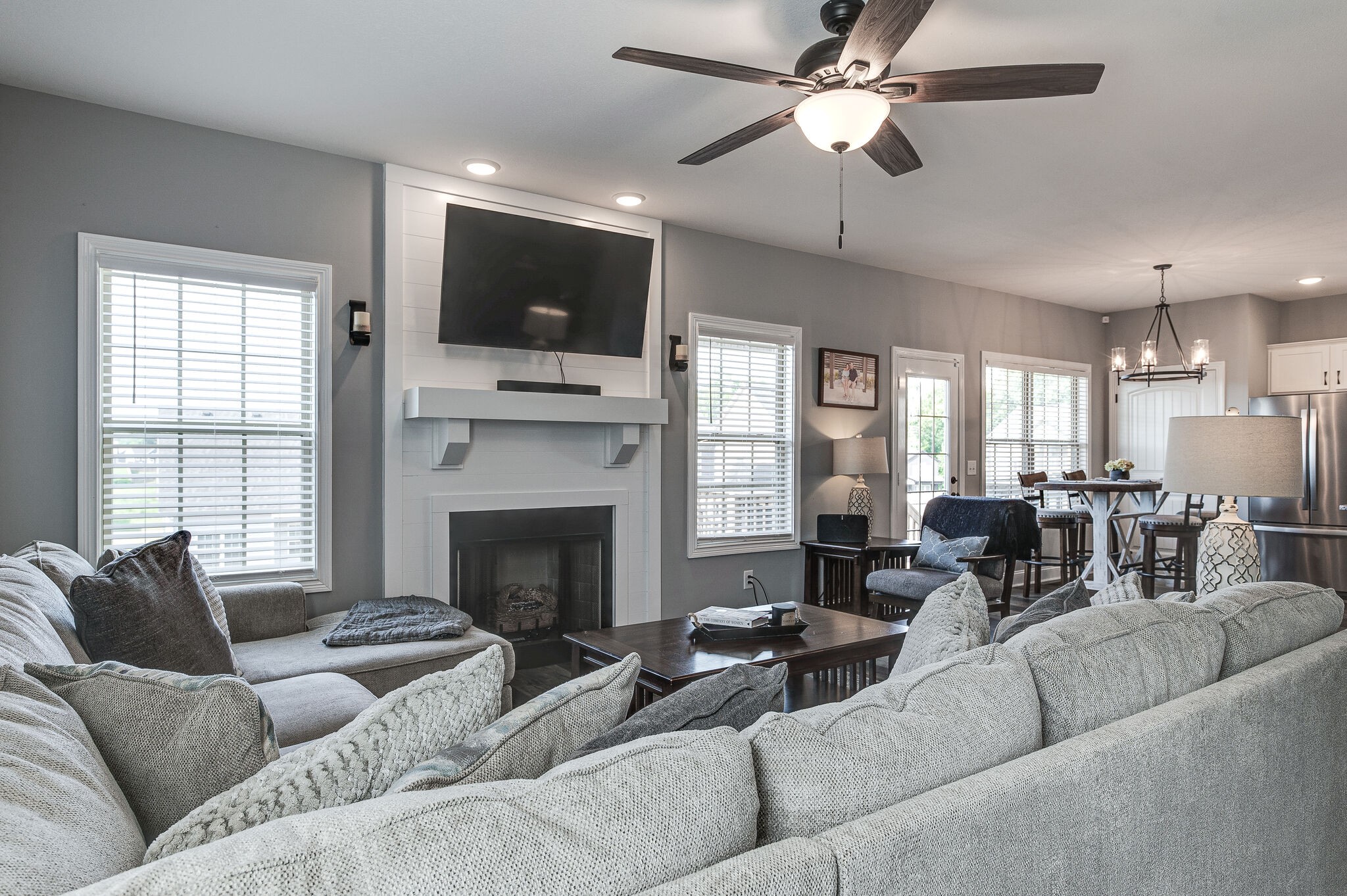 1147 Eagles Nest Ln