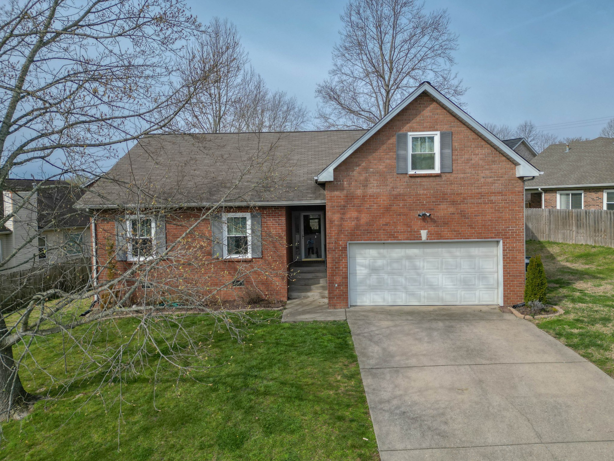 304 Roslyn Ct