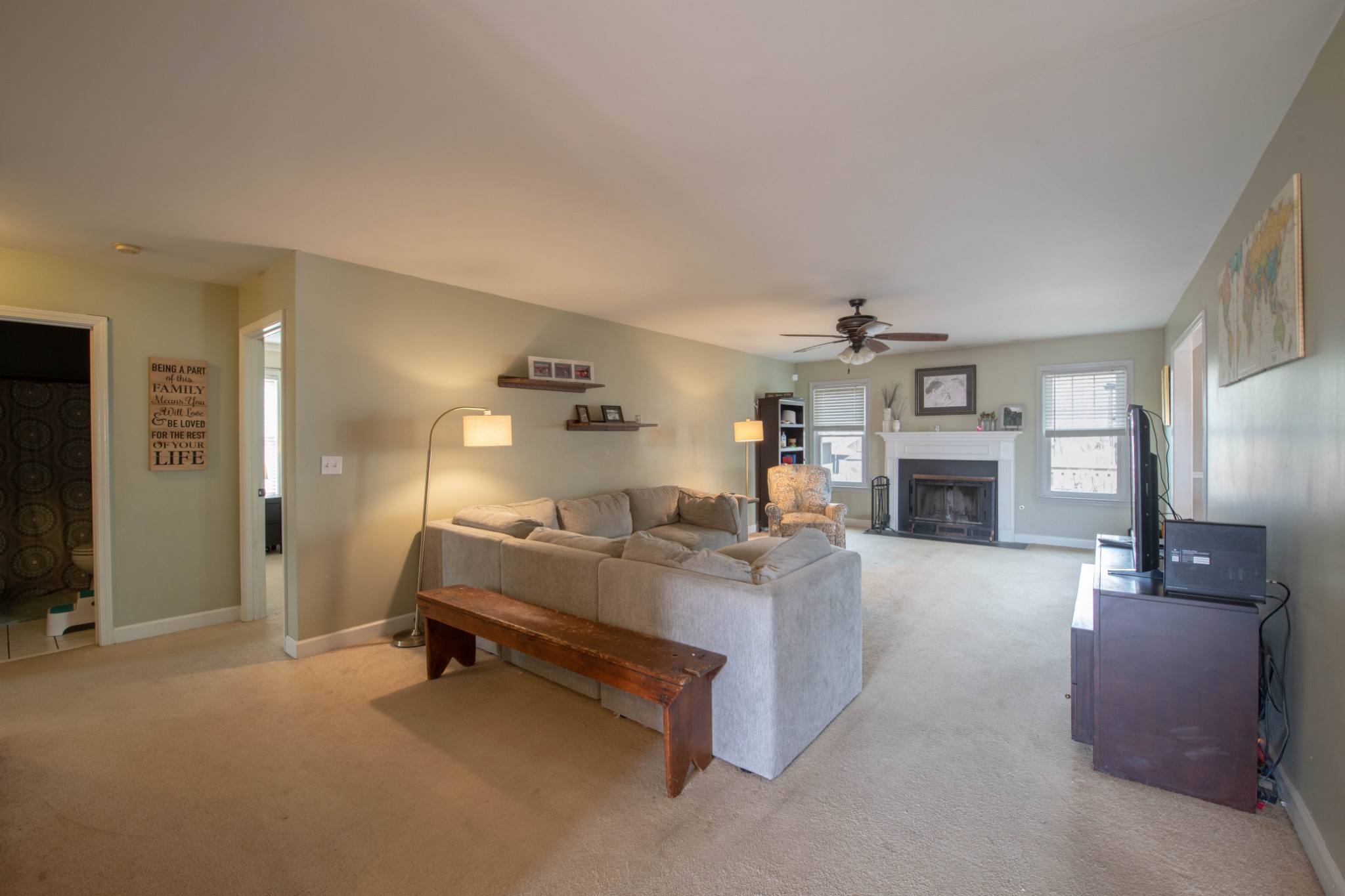 304 Roslyn Ct