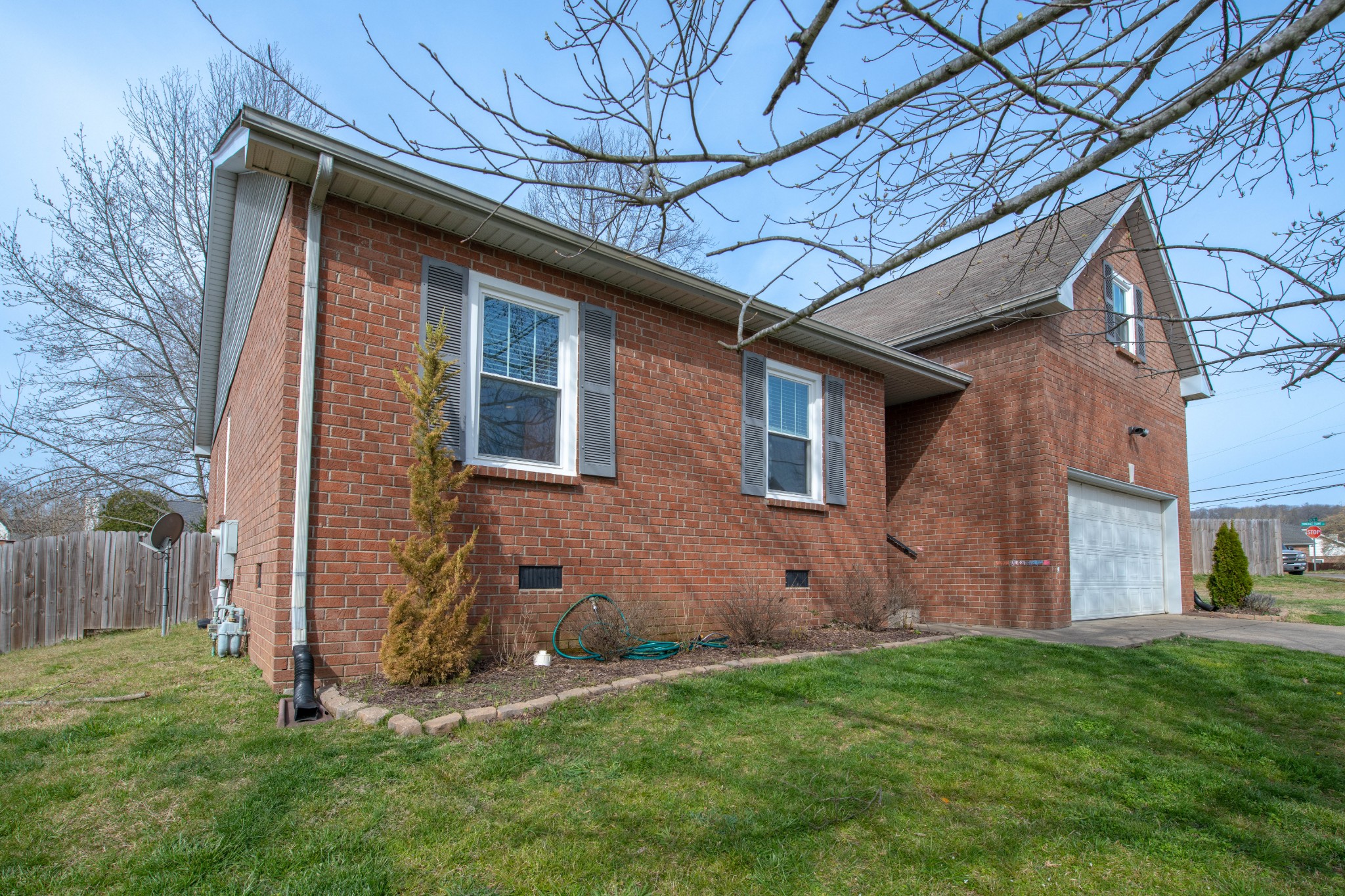 304 Roslyn Ct