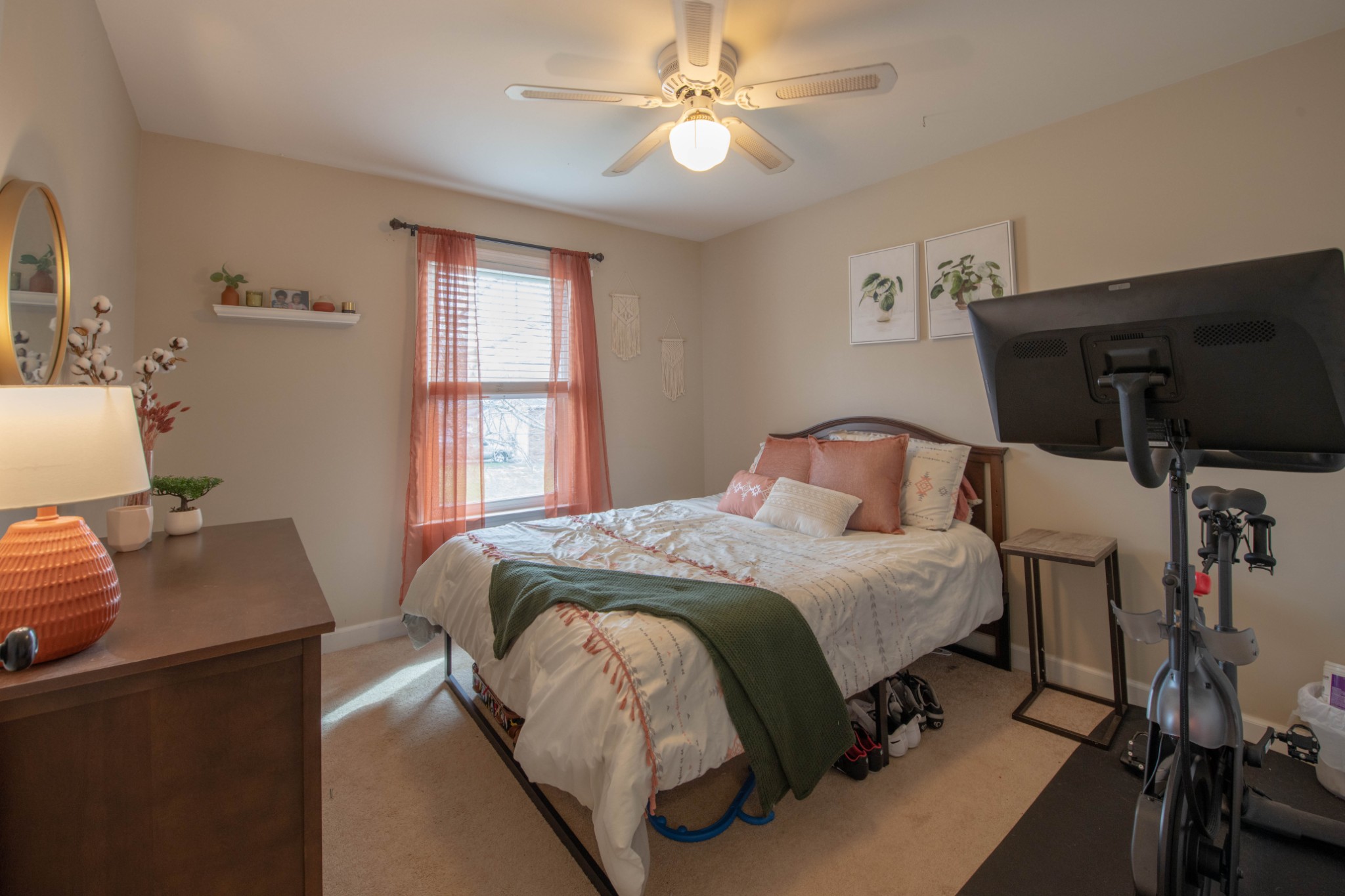 304 Roslyn Ct