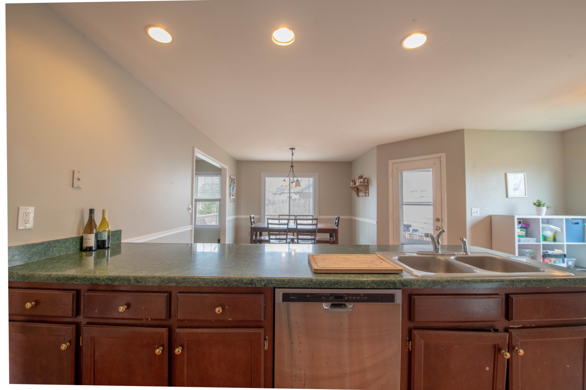 304 Roslyn Ct