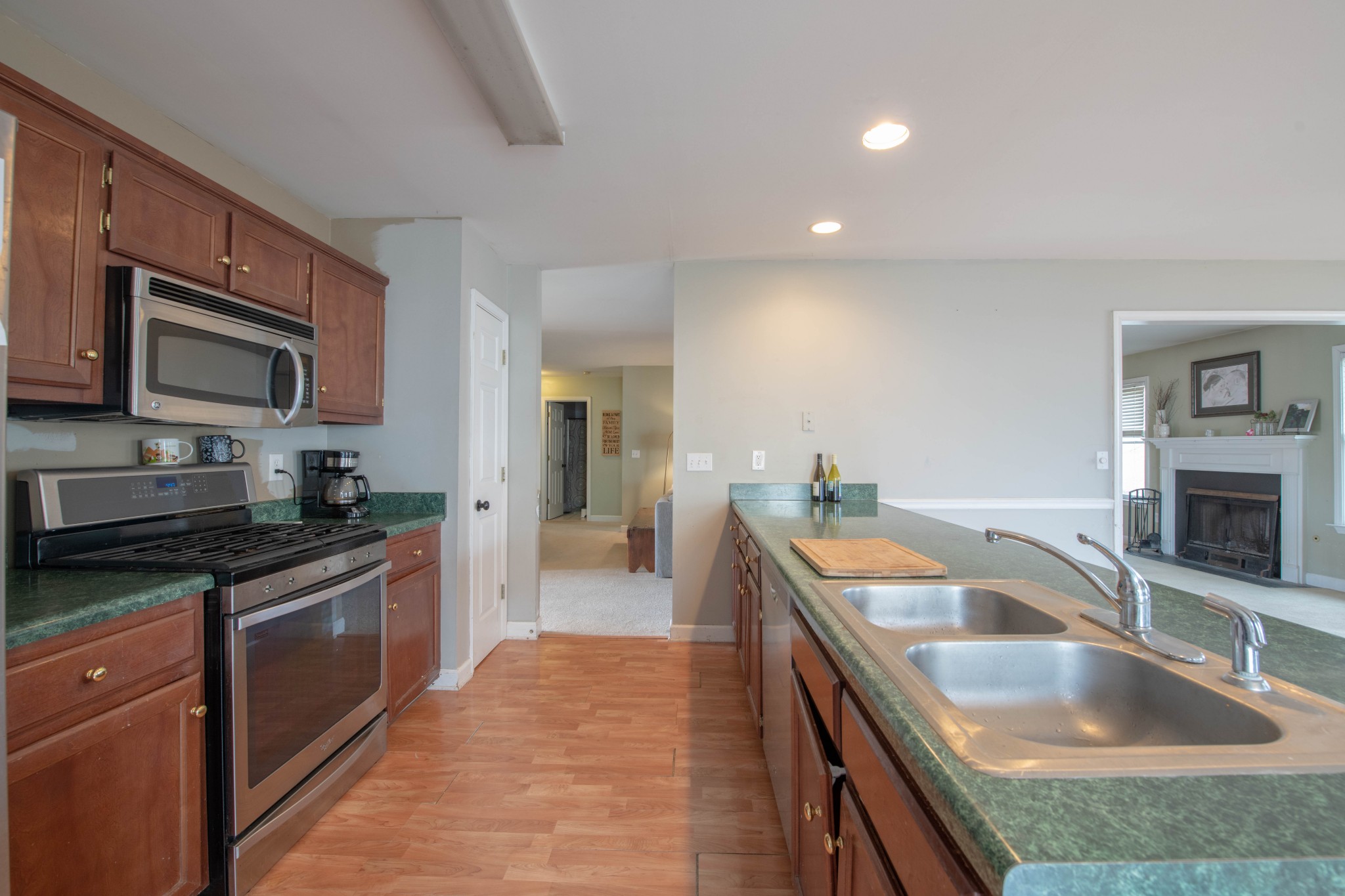 304 Roslyn Ct