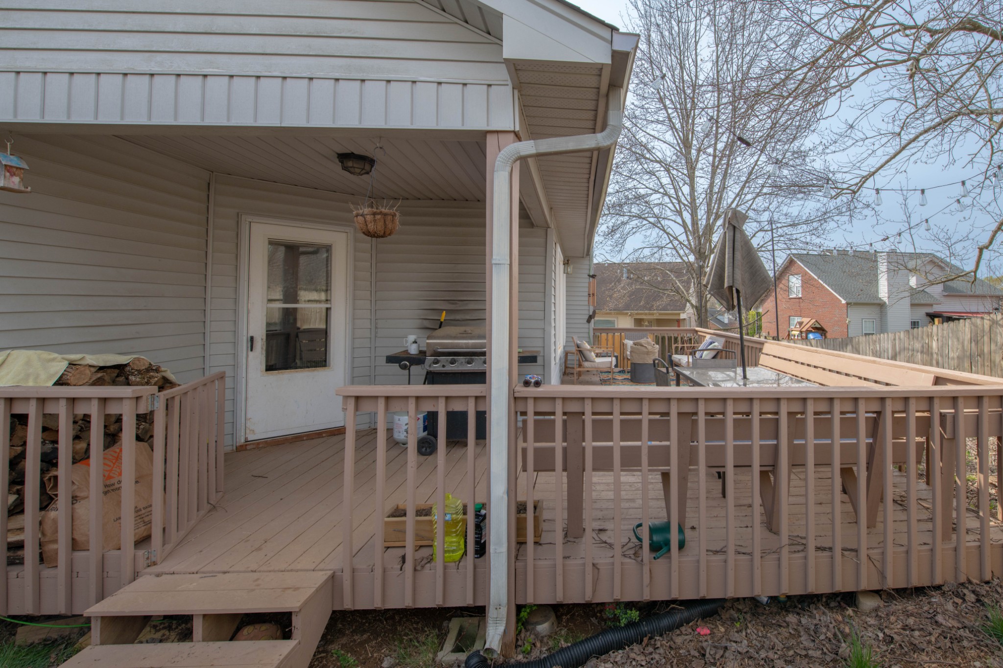 304 Roslyn Ct