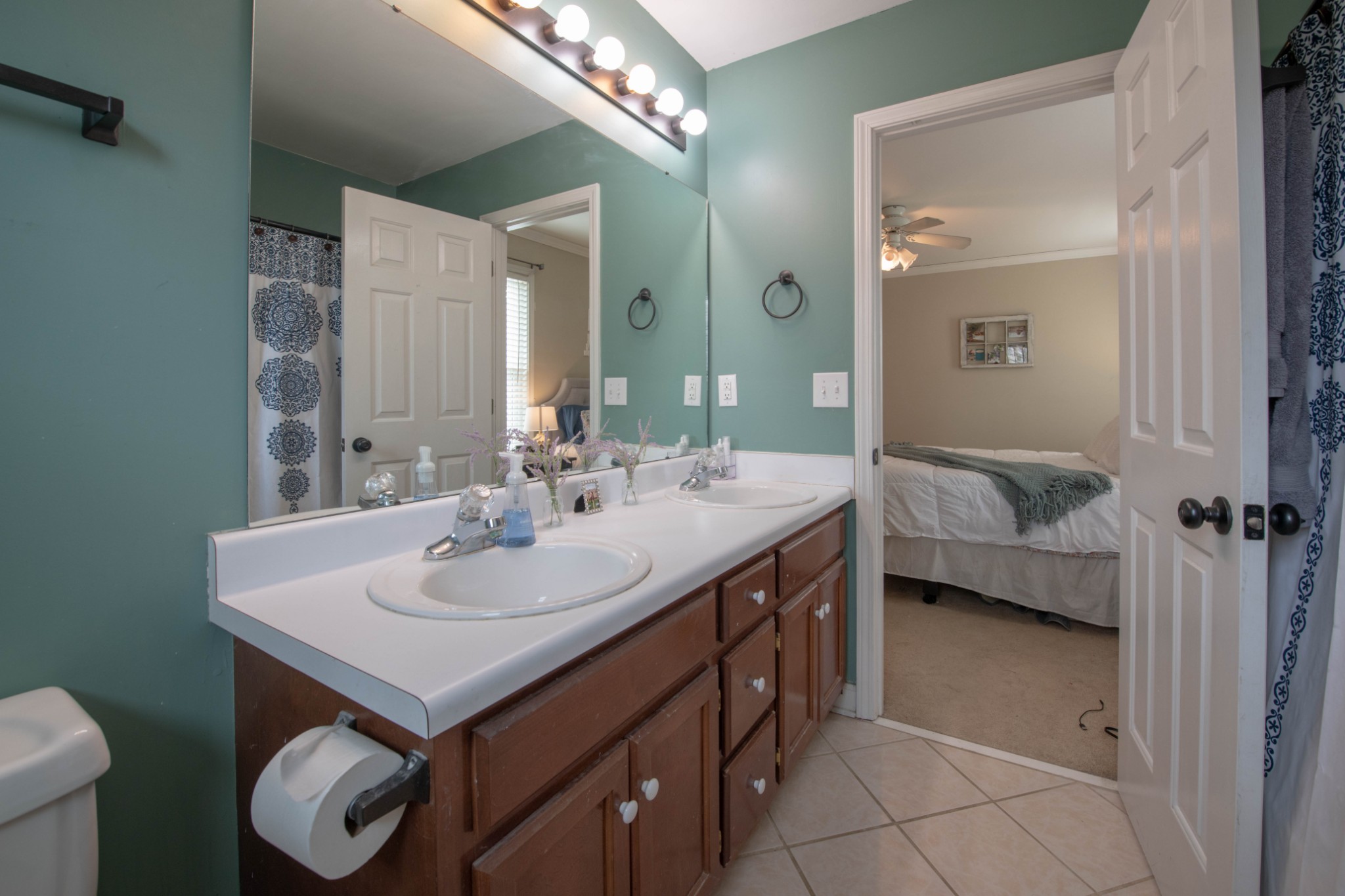 304 Roslyn Ct