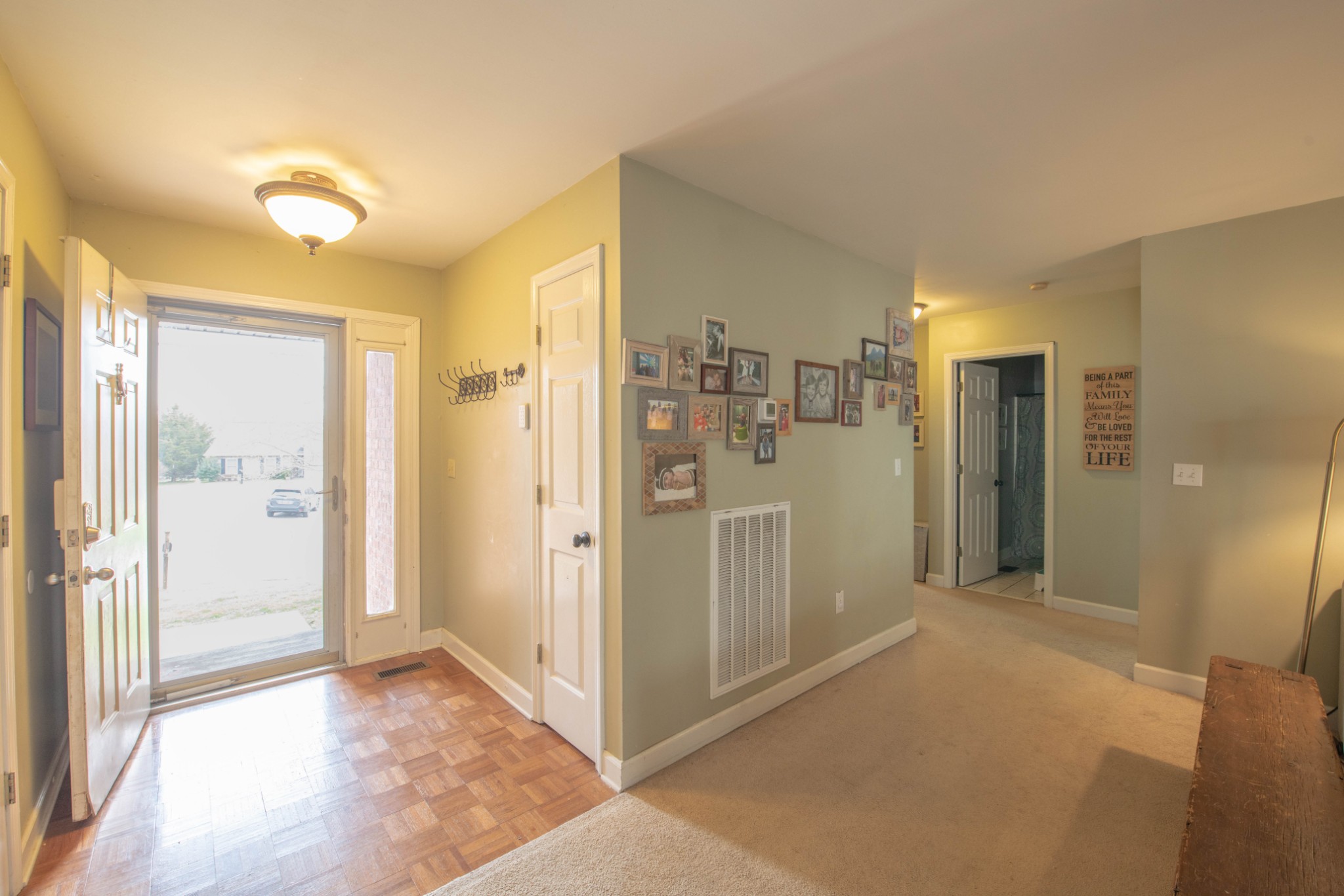 304 Roslyn Ct