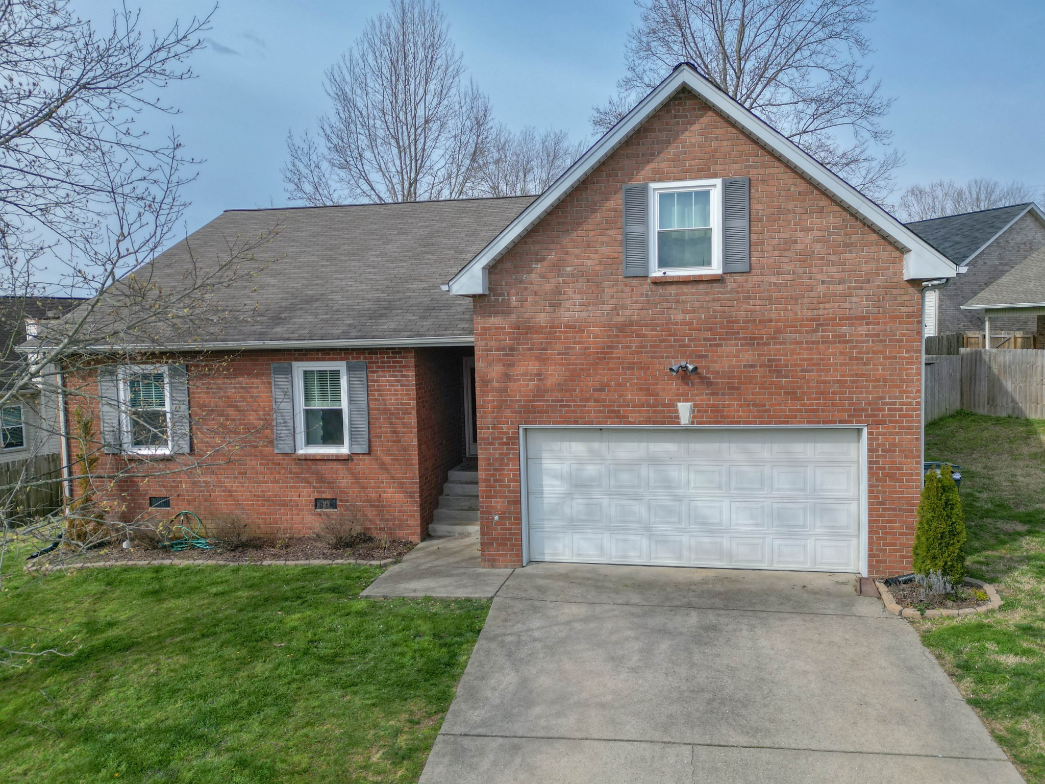 304 Roslyn Ct