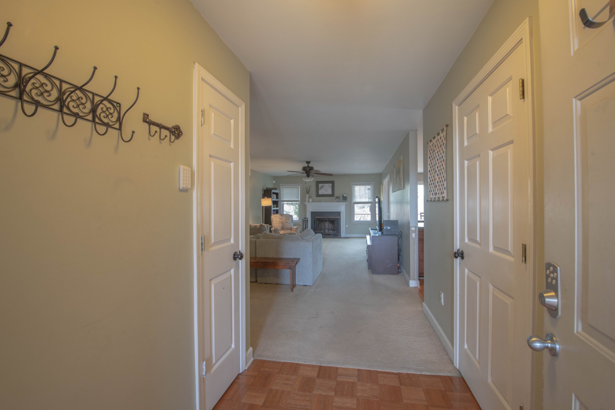 304 Roslyn Ct