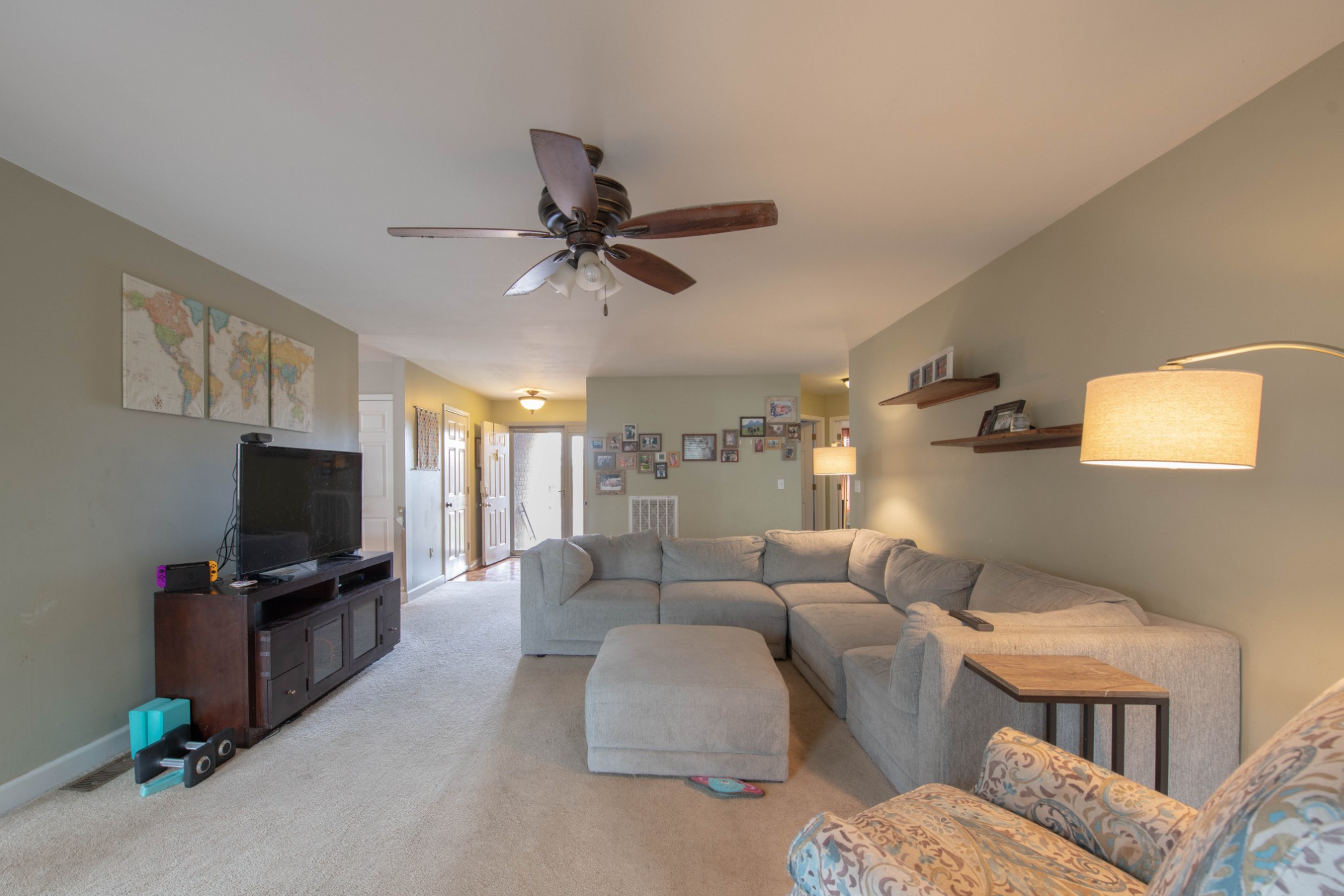 304 Roslyn Ct