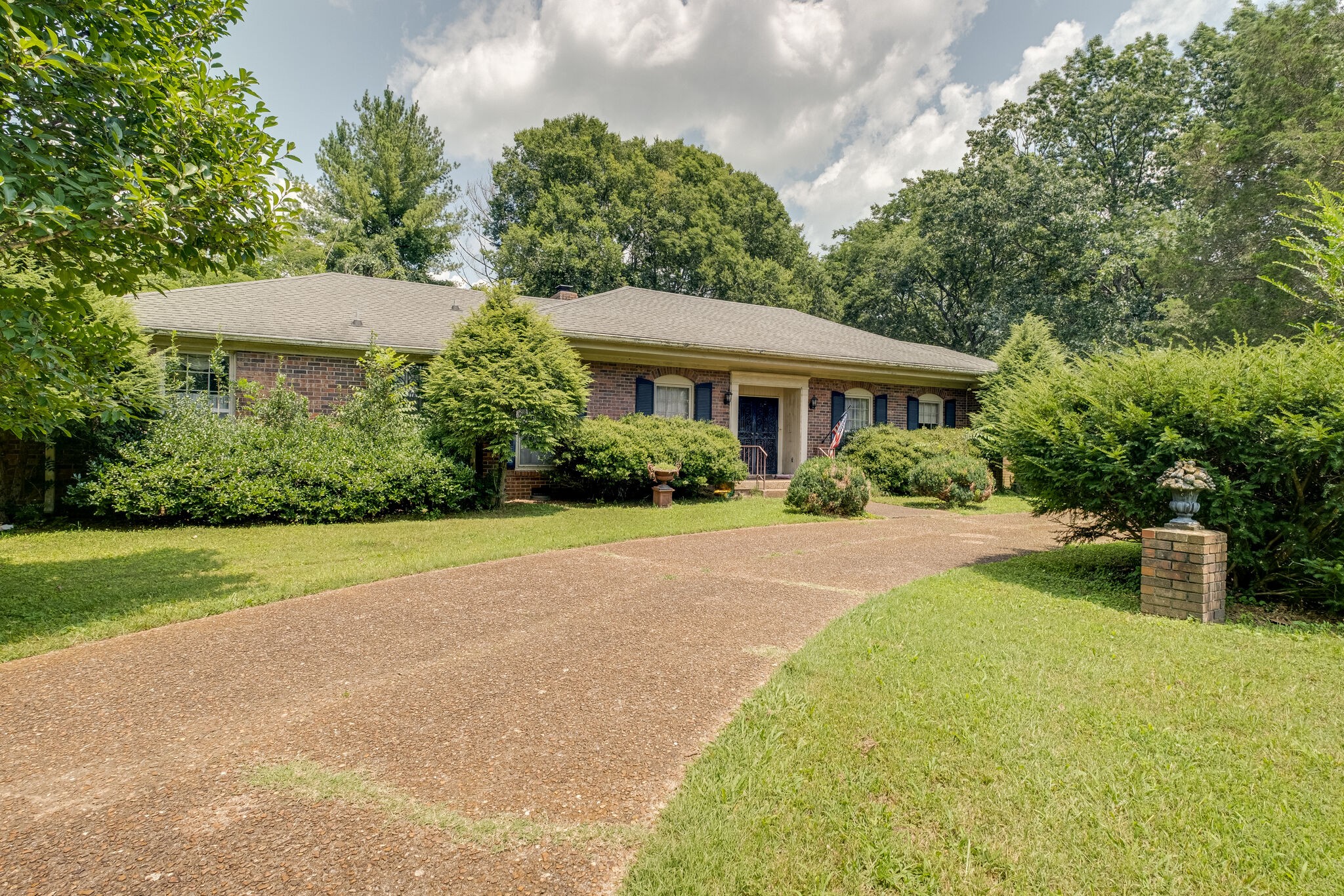 2400 McIntyre Ct