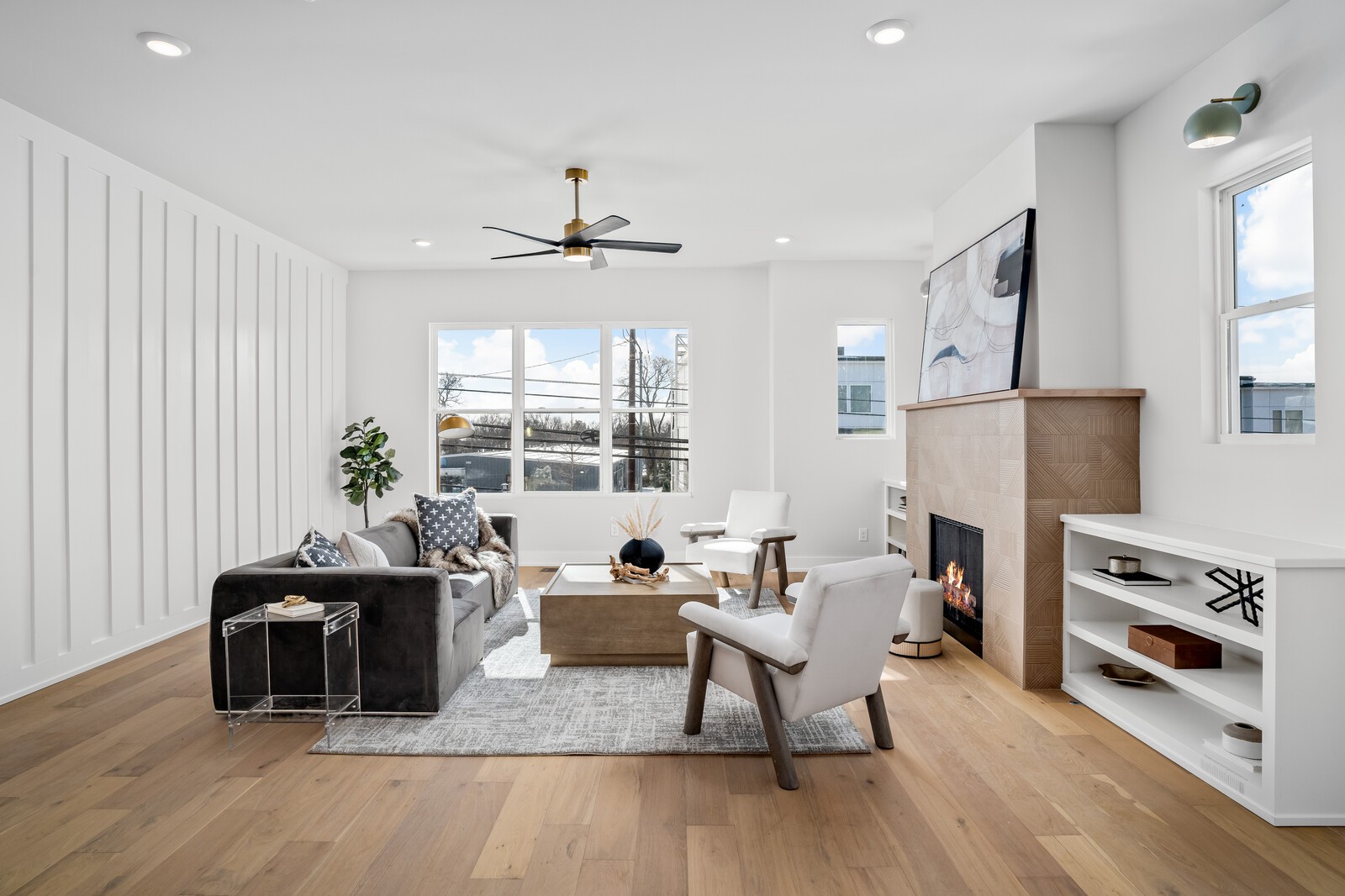 1057 E Trinity Ln Unit: B