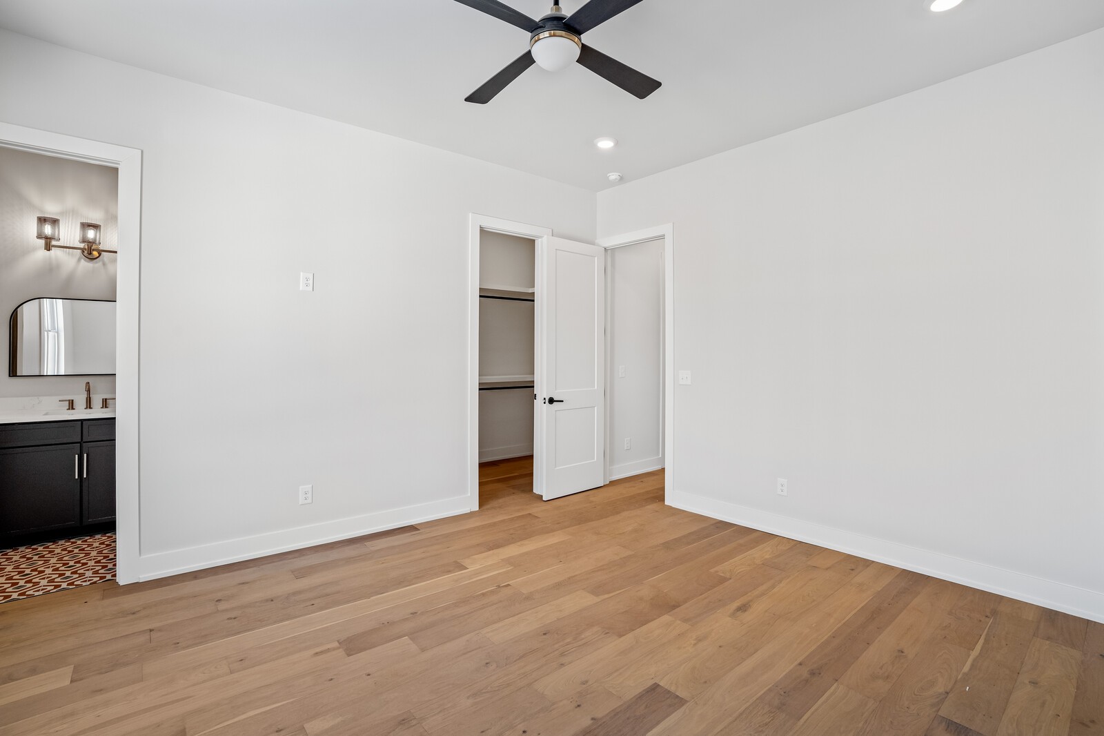 1057 E Trinity Ln Unit: B