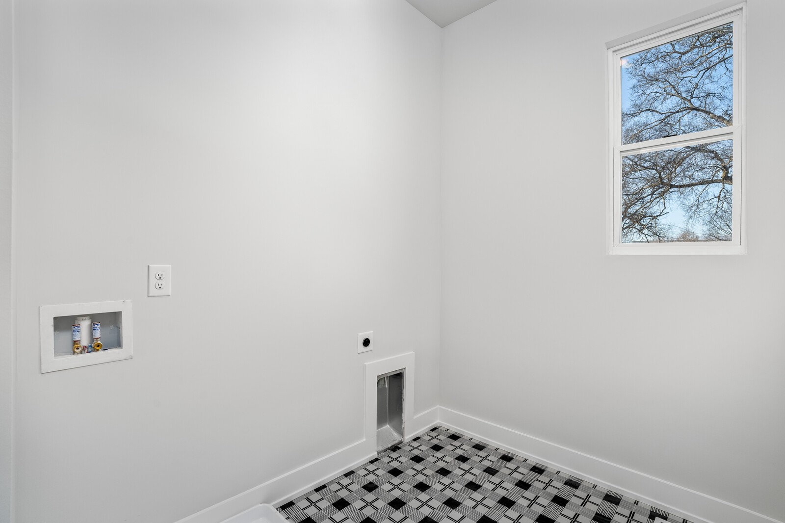 1057 E Trinity Ln Unit: B
