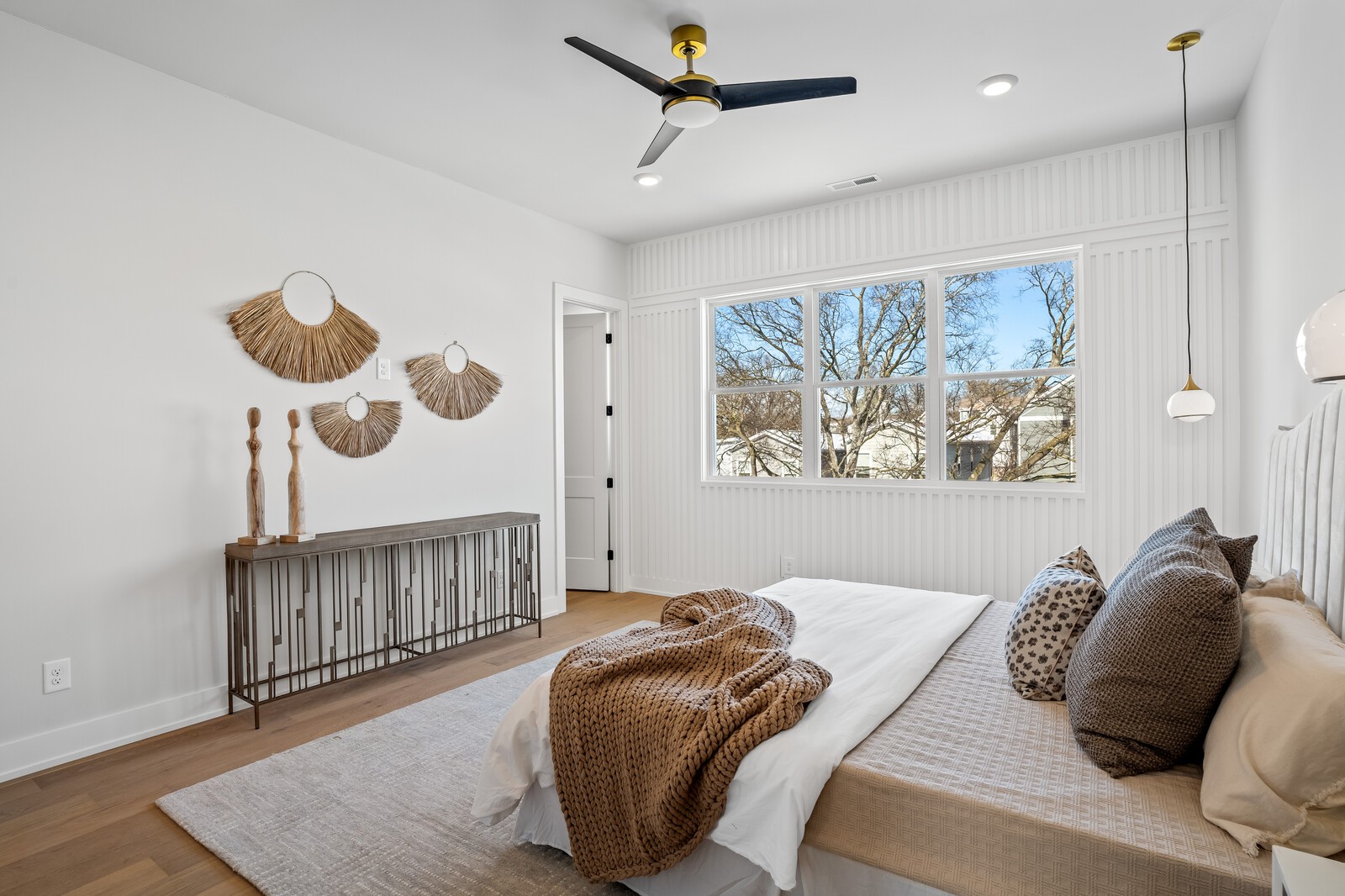 1057 E Trinity Ln Unit: B
