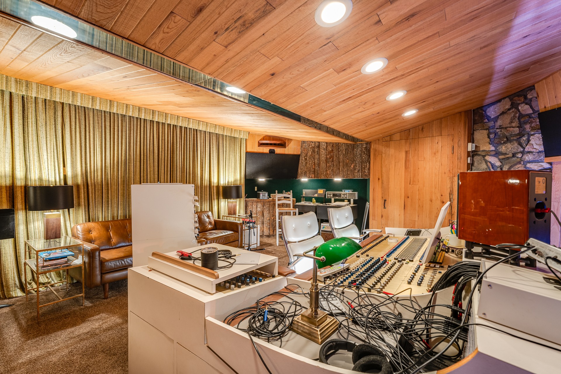 2804 Azalea Pl