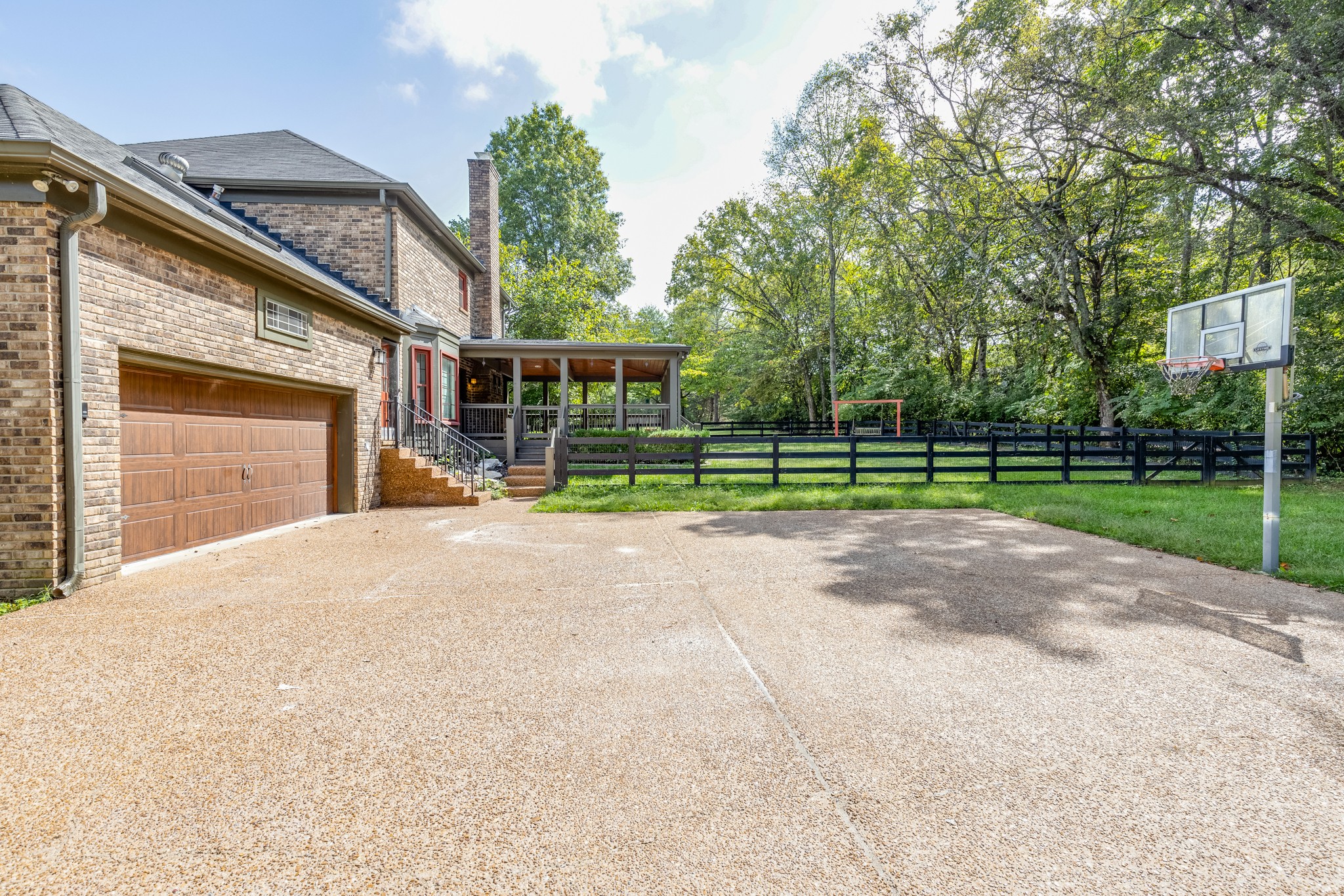 6916 Southern Woods Dr