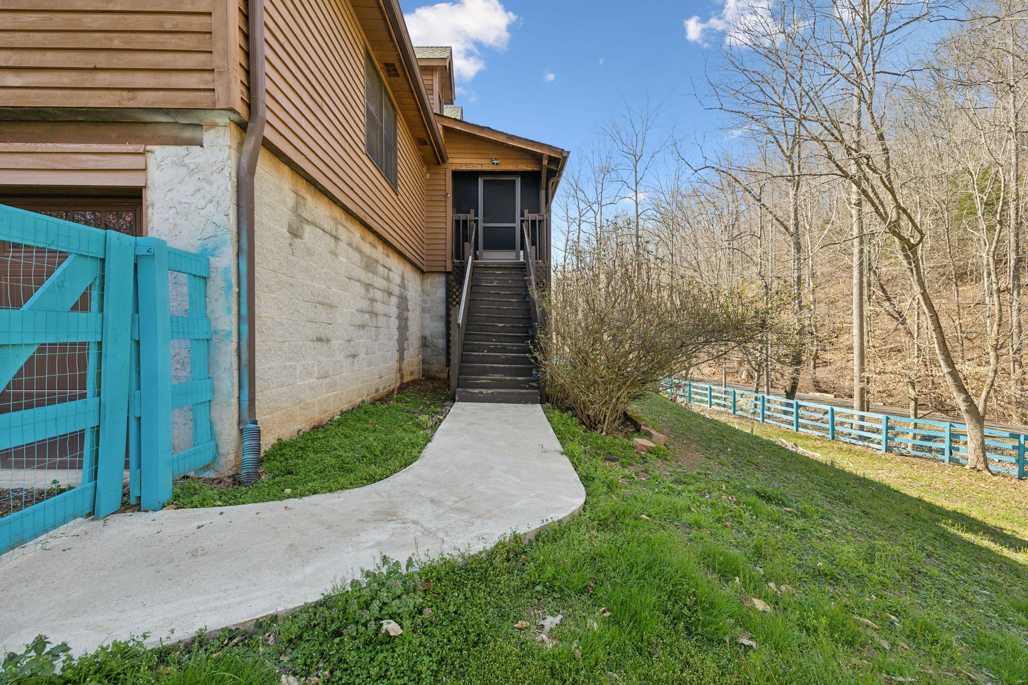 3755 Bear Hollow Rd