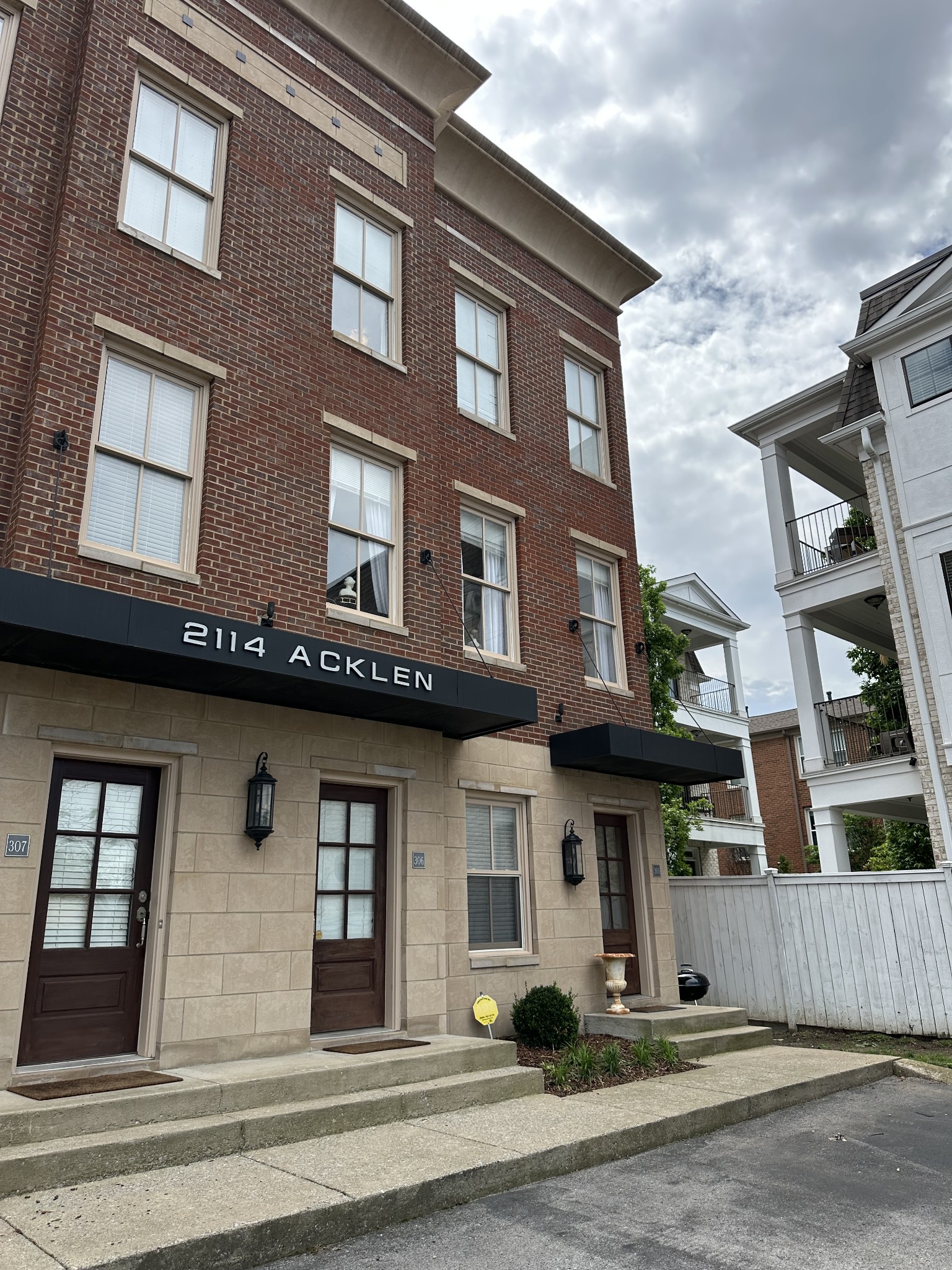 2114 Acklen Ave Unit: 305