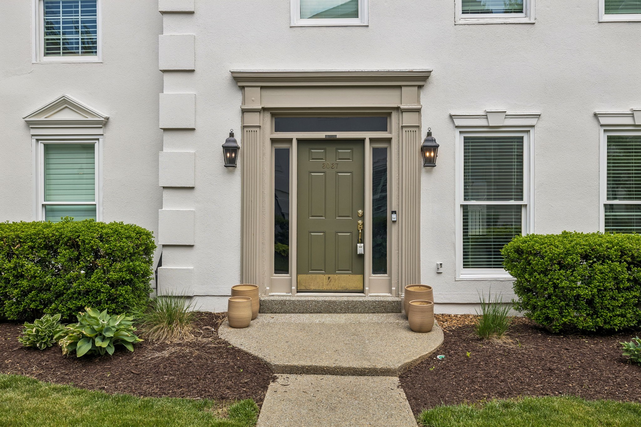 3037 Woodlawn Dr