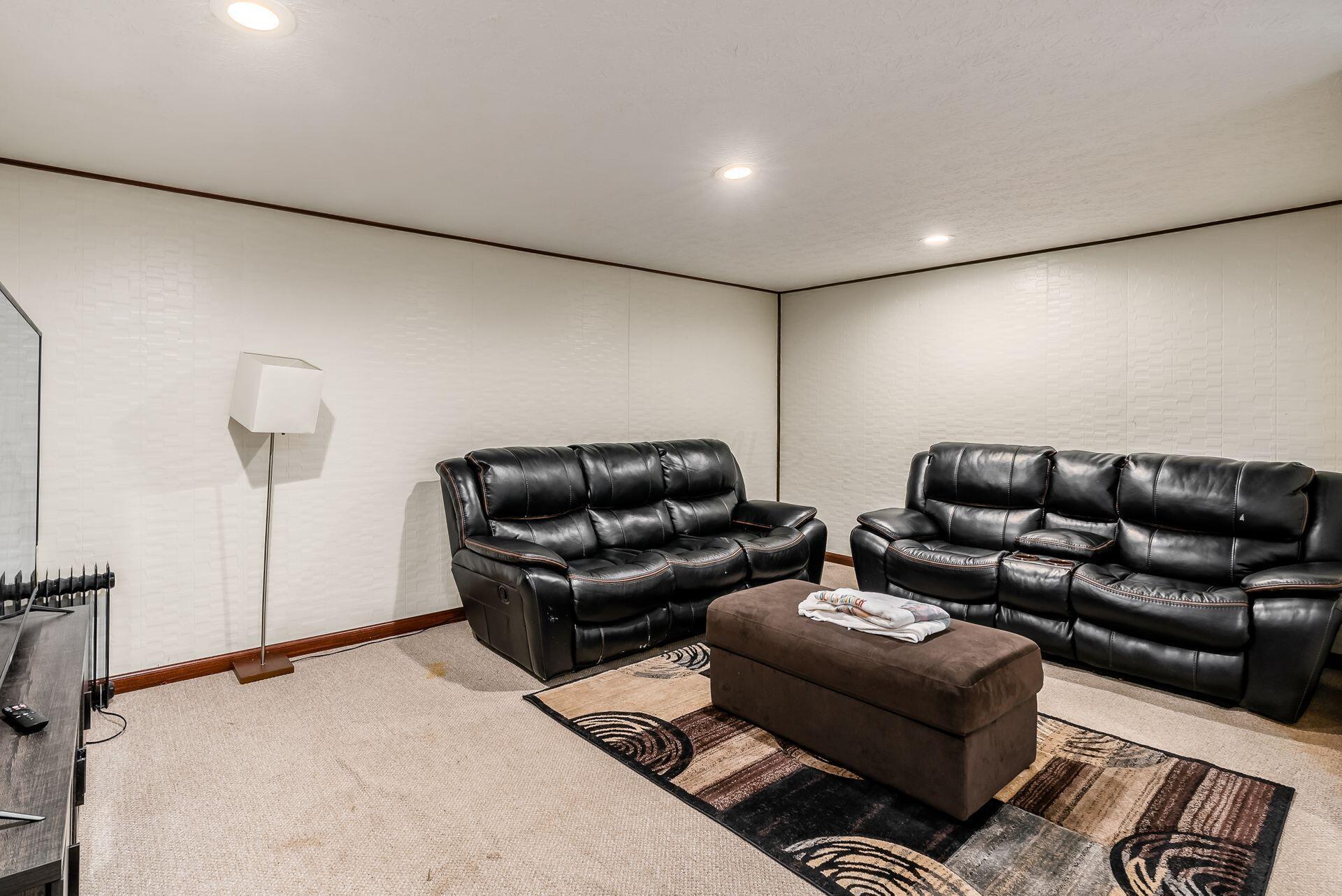 4845 Smoketalk Lane, 7