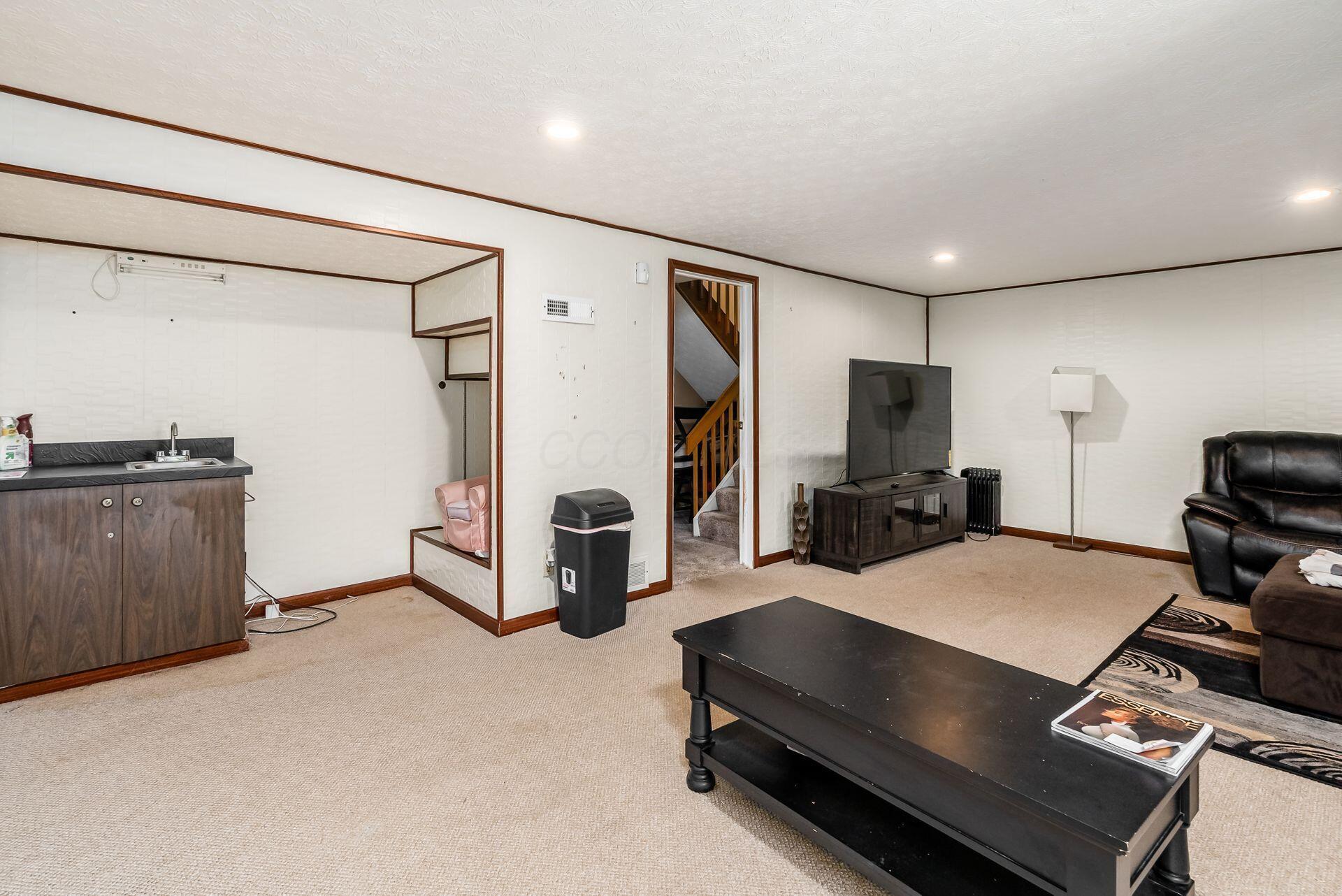 4845 Smoketalk Lane, 7