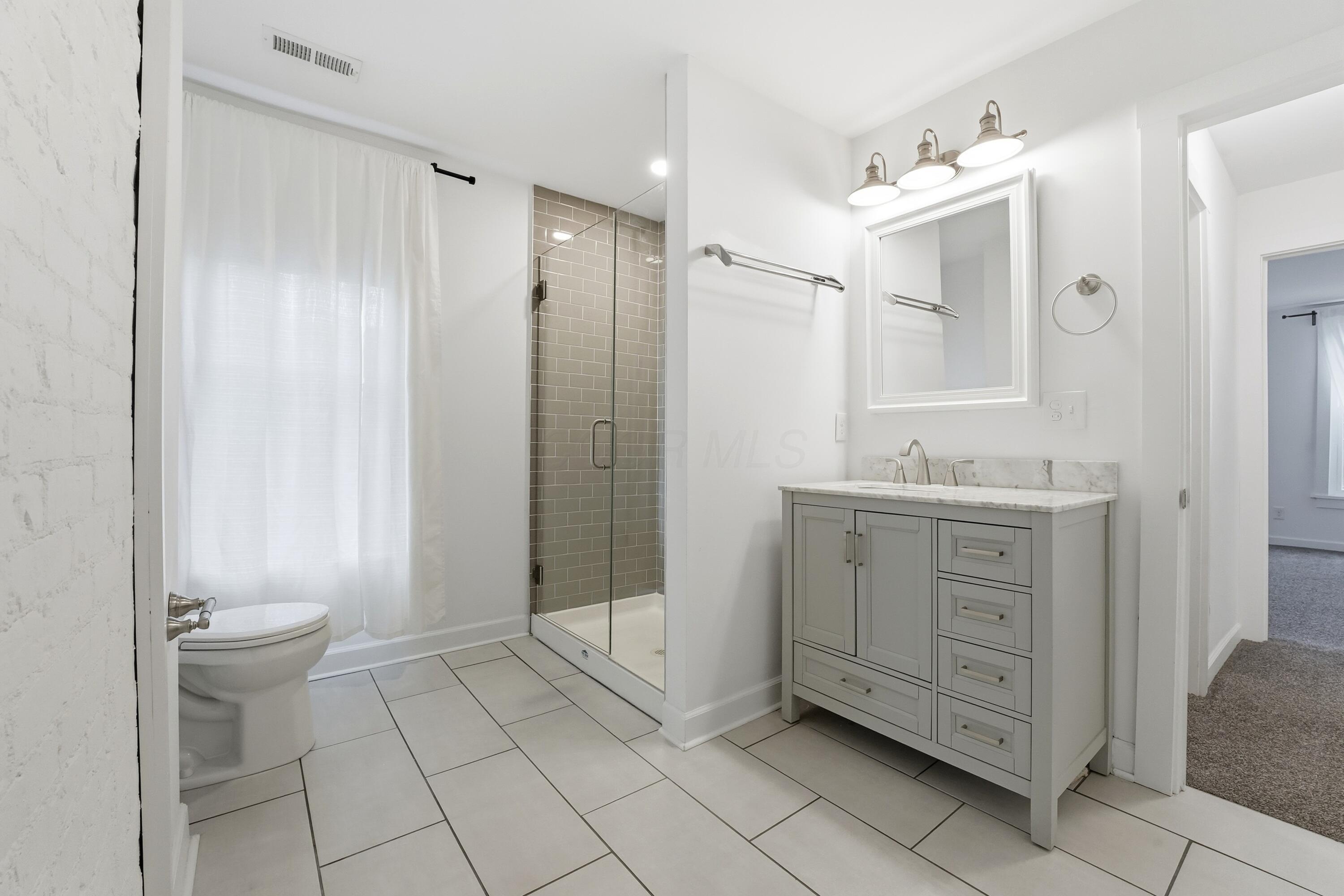 905 Mcallister Avenue, 903 903