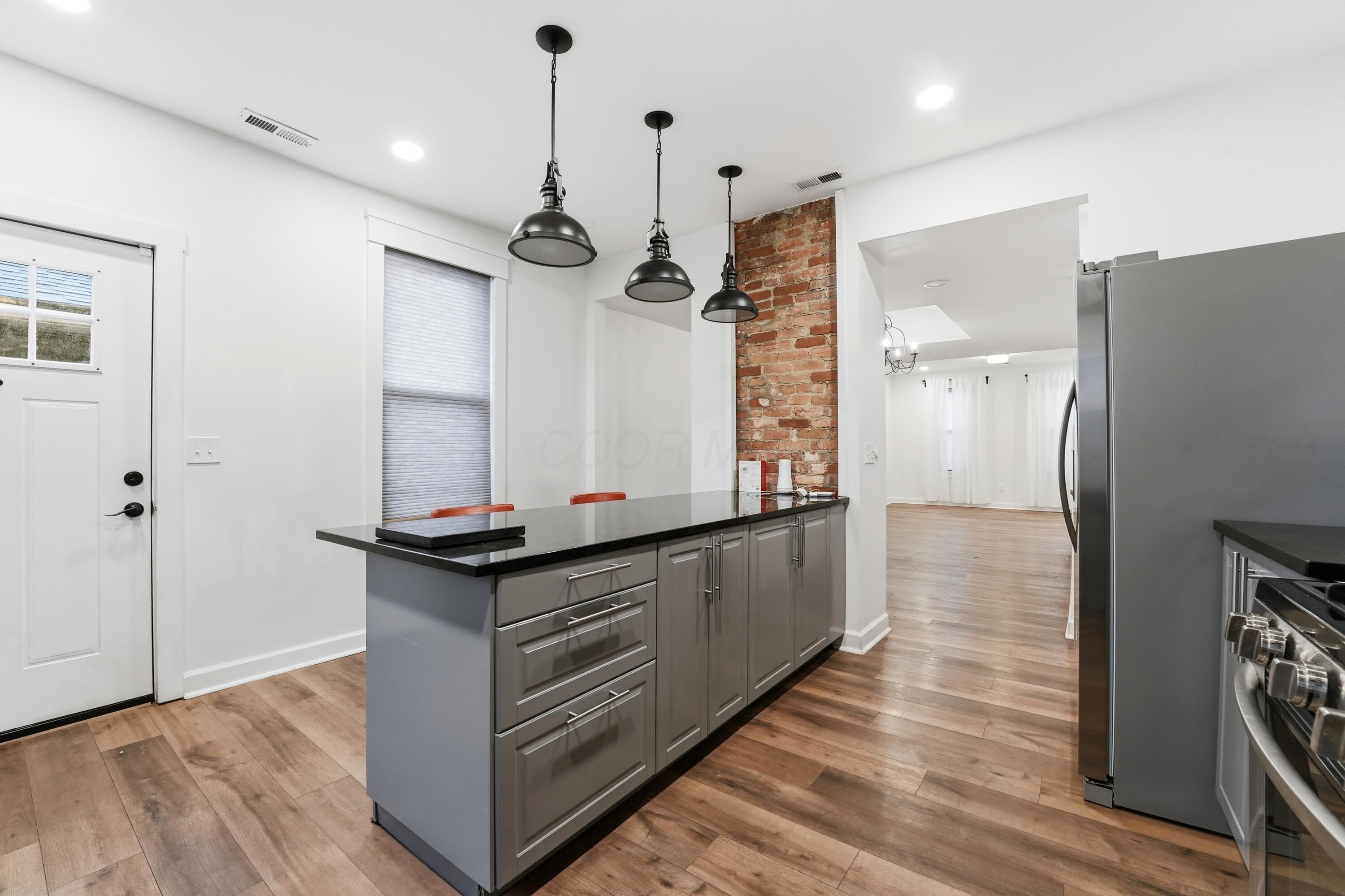 905 Mcallister Avenue, 903 903