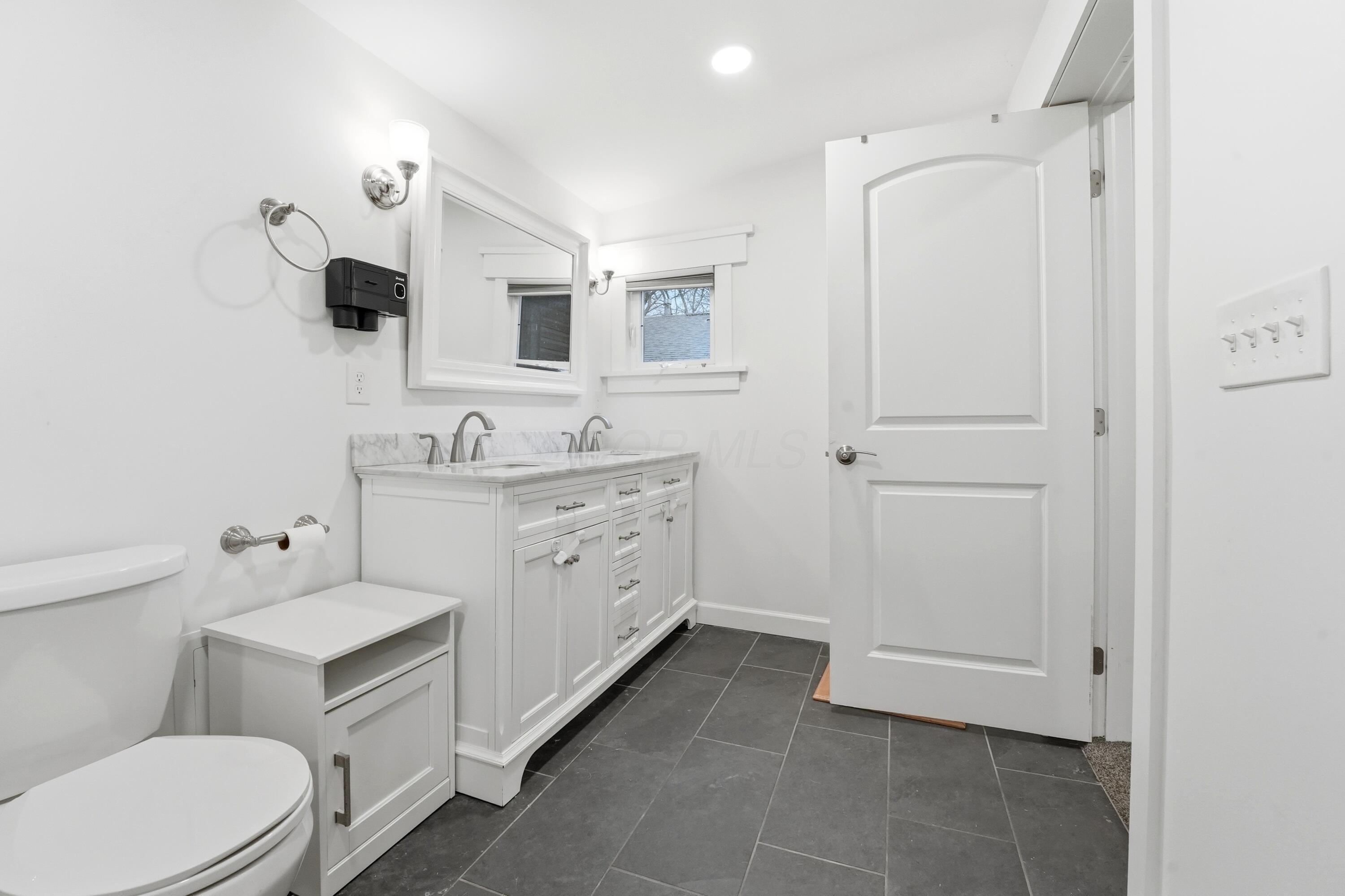 905 Mcallister Avenue, 903 903