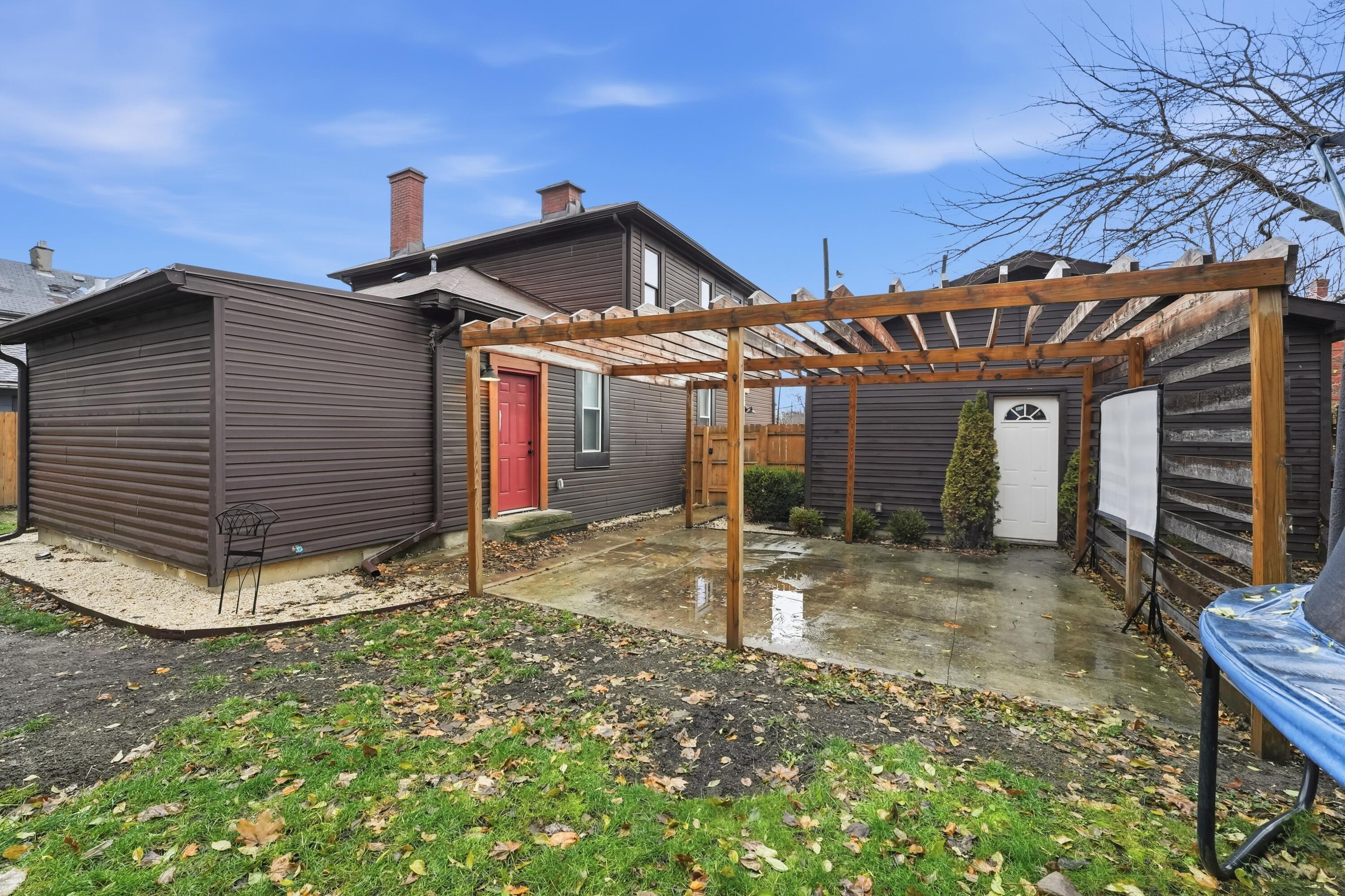 905 Mcallister Avenue, 903 903