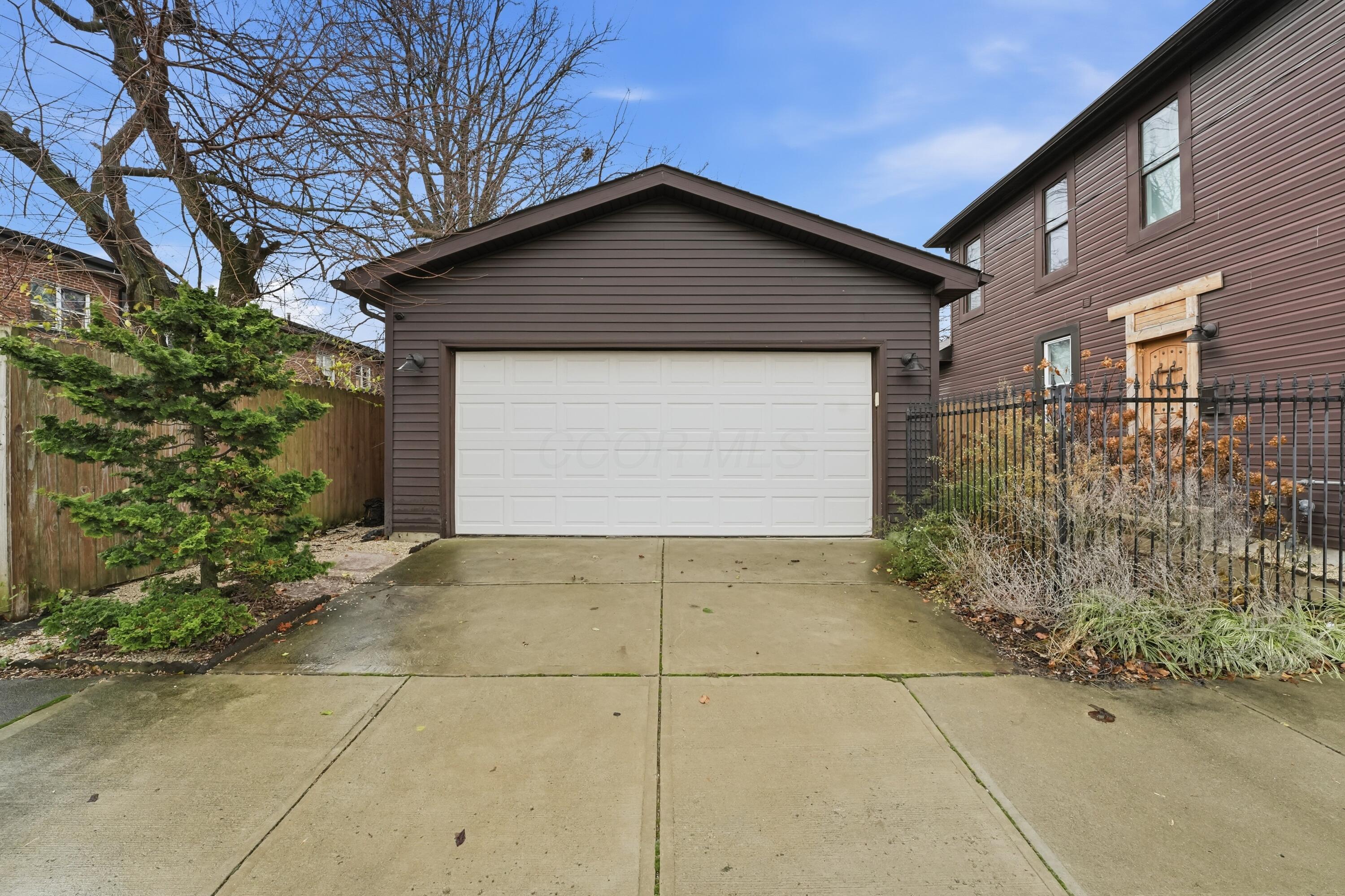 905 Mcallister Avenue, 903 903