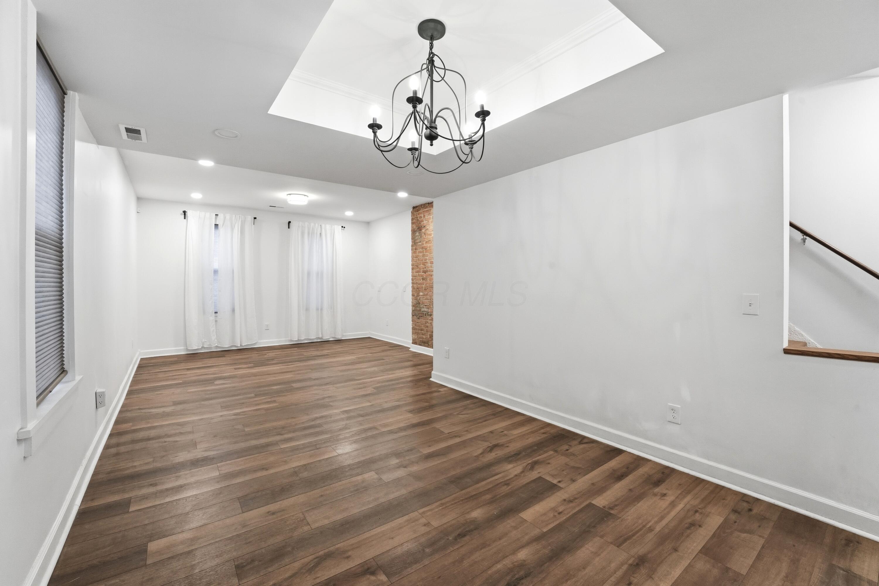 905 Mcallister Avenue, 903 903