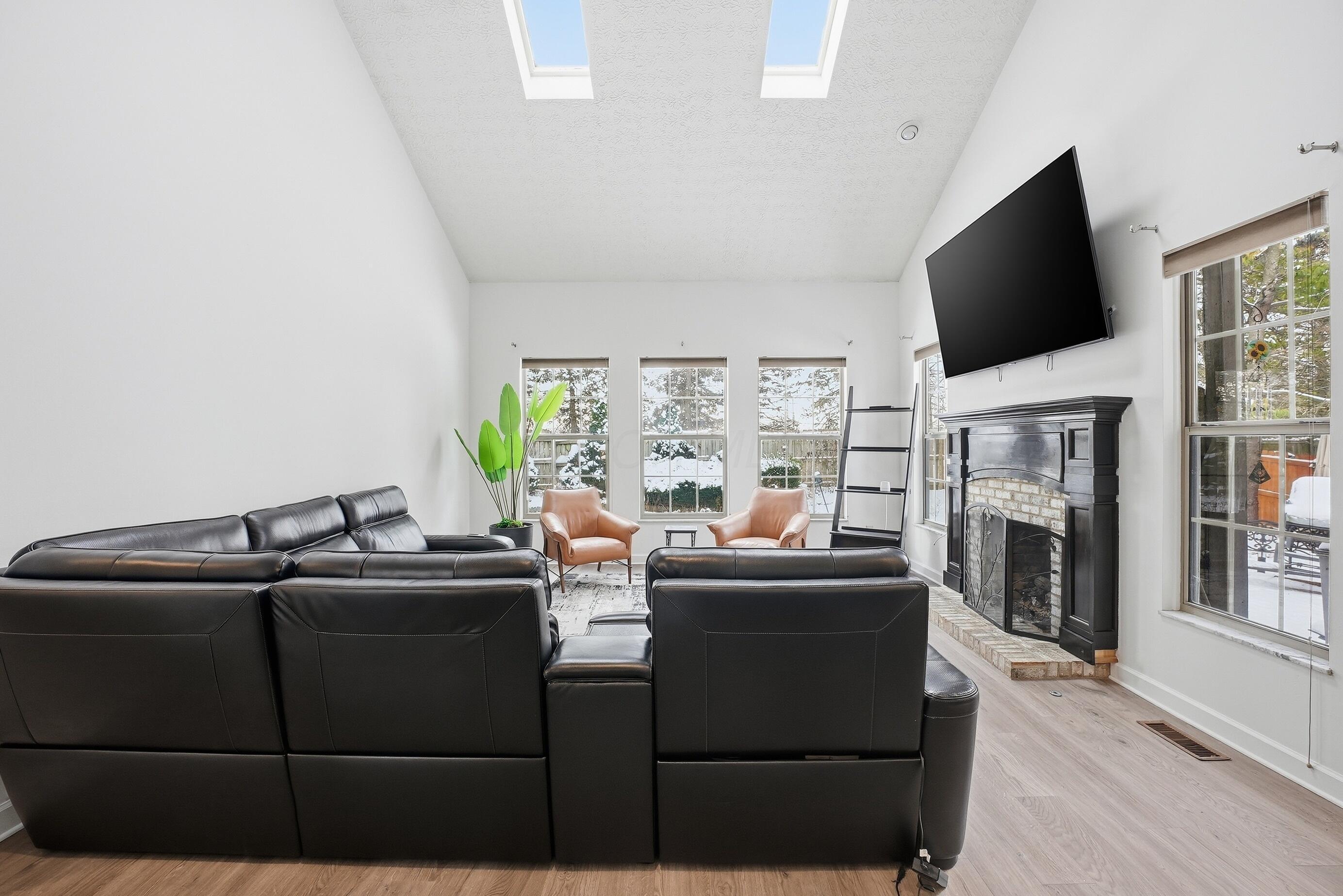 339 Aylesbury Drive S