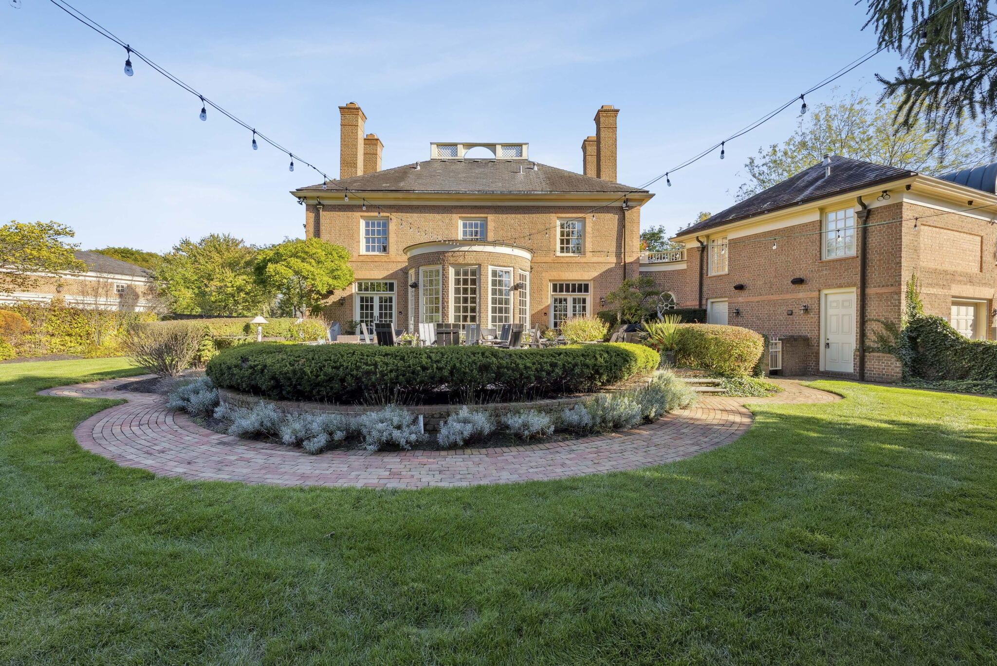 1 Bottomley Crescent