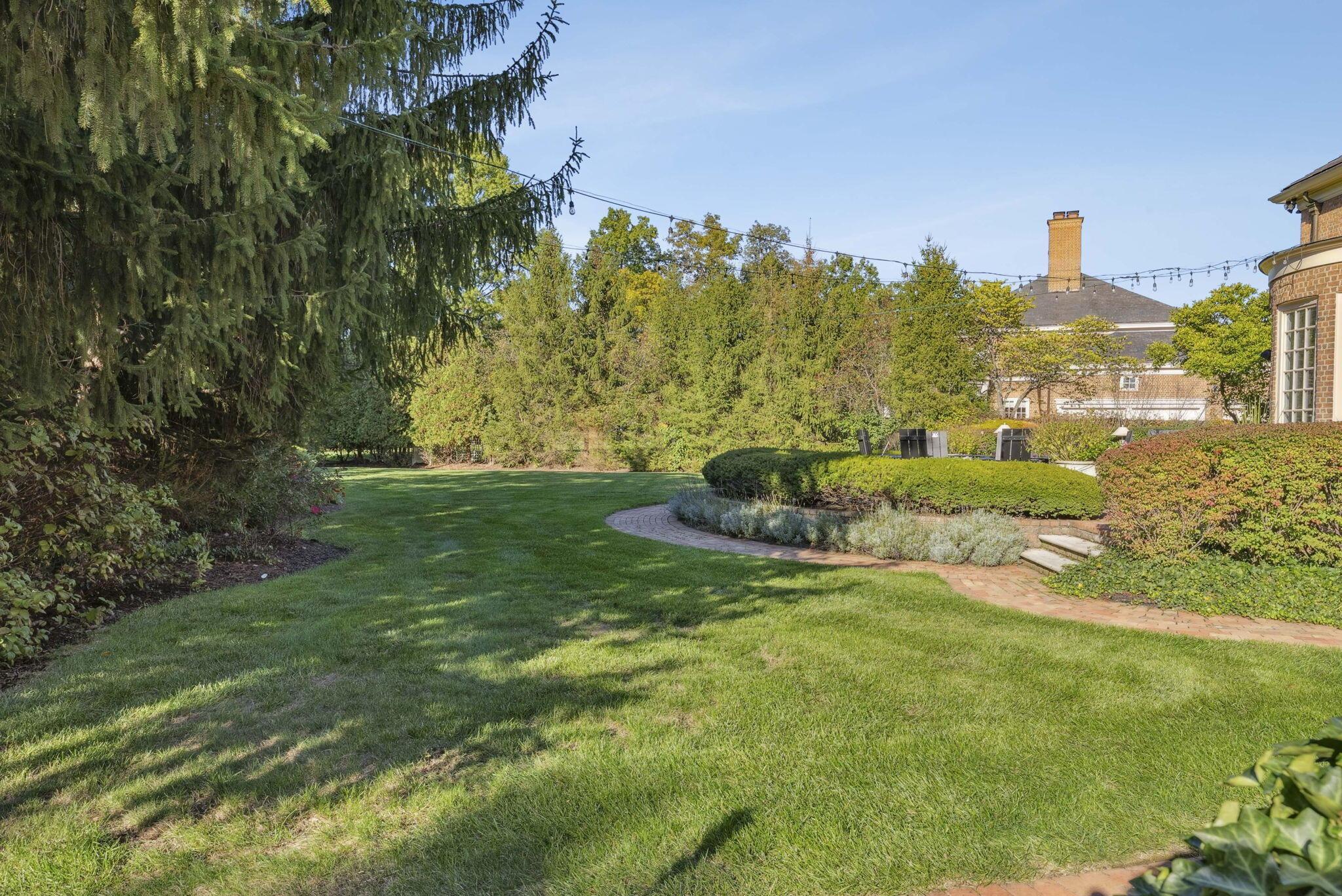 1 Bottomley Crescent