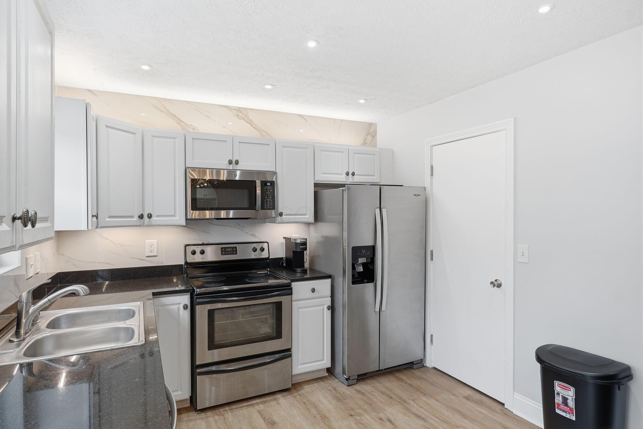 7909 Thornfield Lane, 41