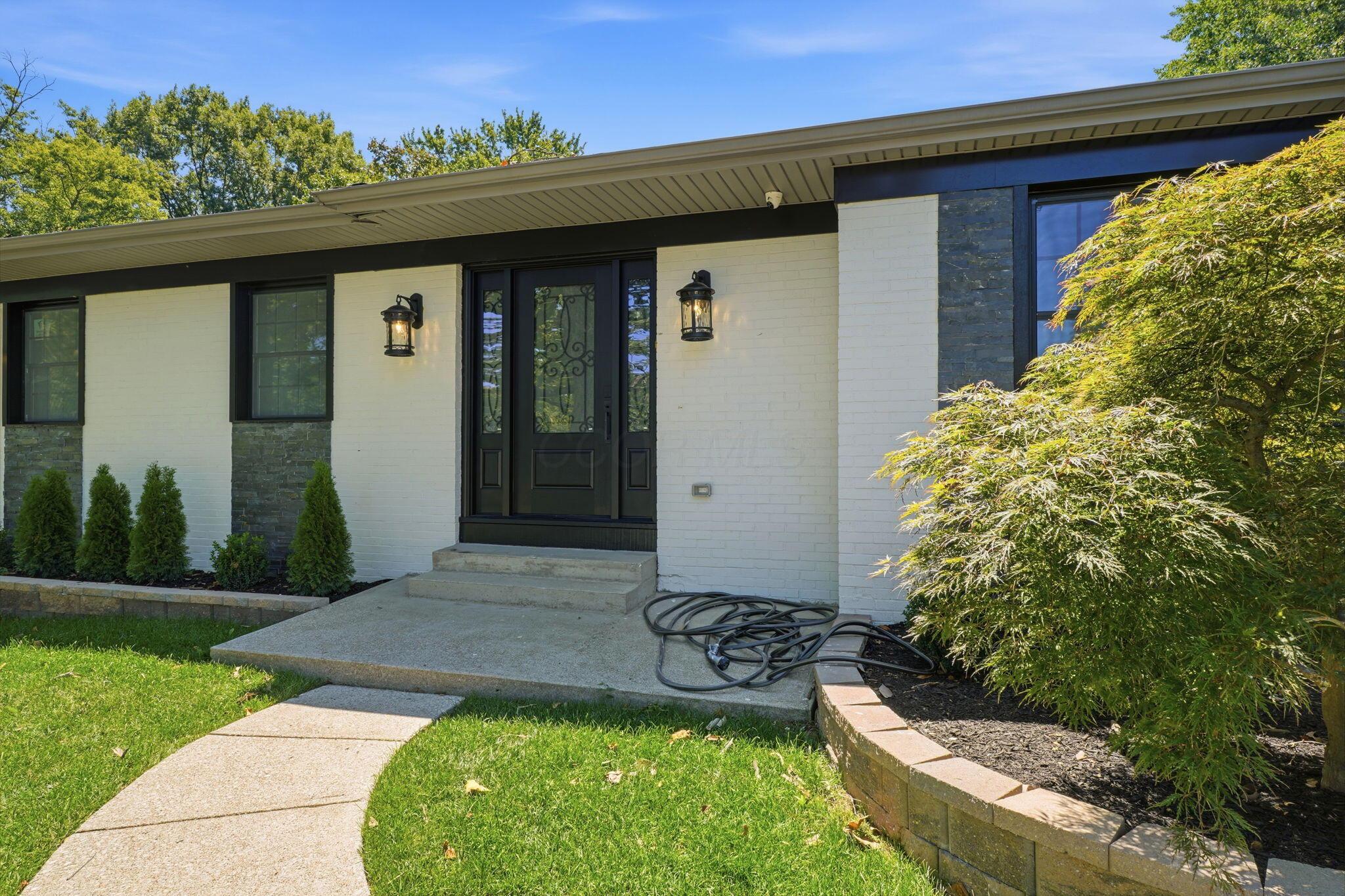 893 Singing Hills Lane