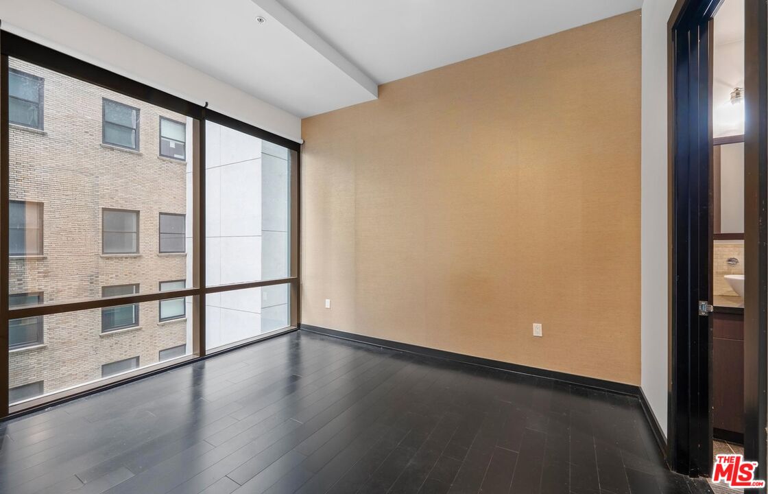 655 S Hope St Unit: 1006