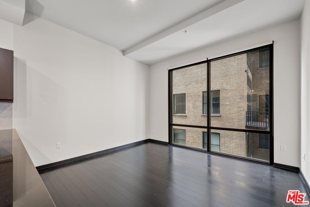 655 S Hope St Unit: 1006