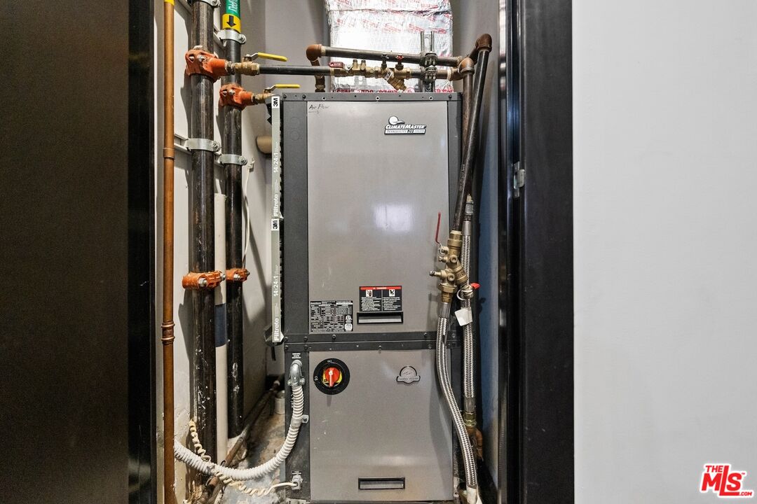 655 S Hope St Unit: 1006