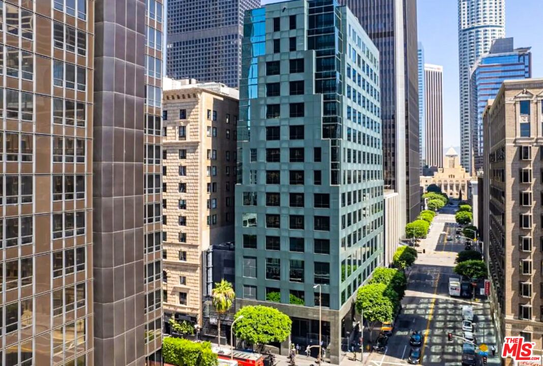 655 S Hope St Unit: 1006