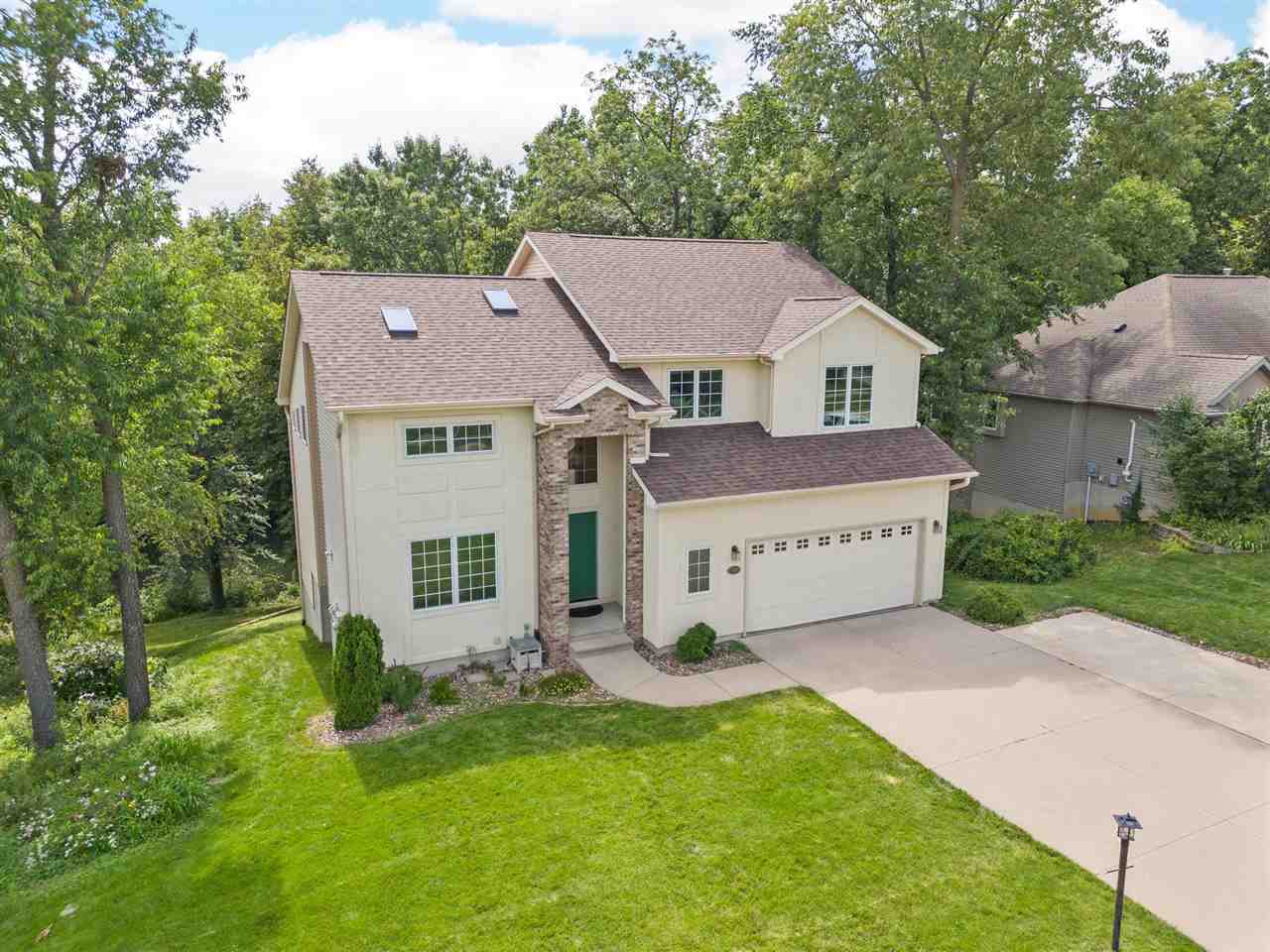 900 Forest Edge Dr
