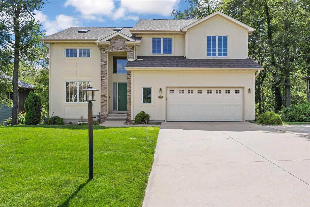 900 Forest Edge Dr