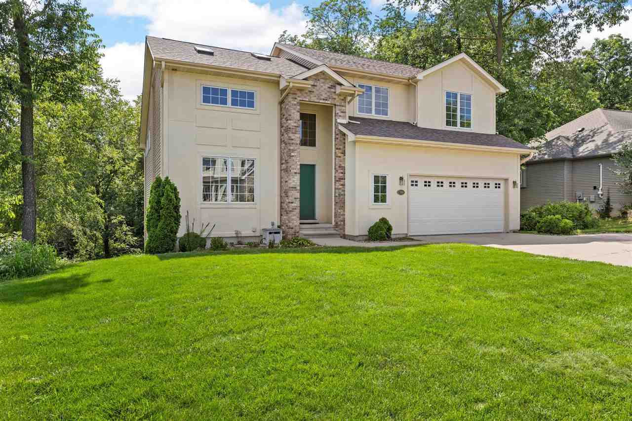 900 Forest Edge Dr