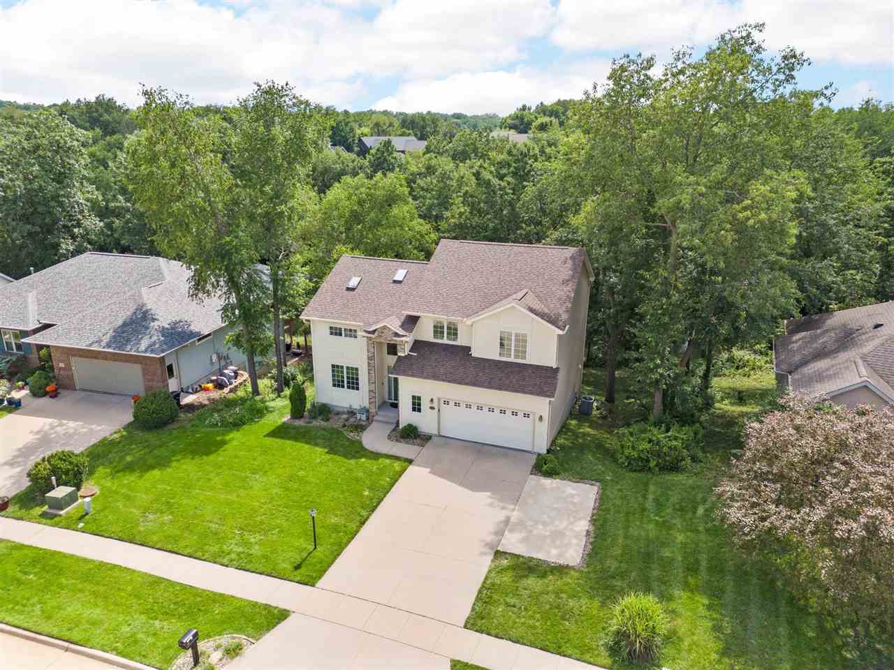 900 Forest Edge Dr