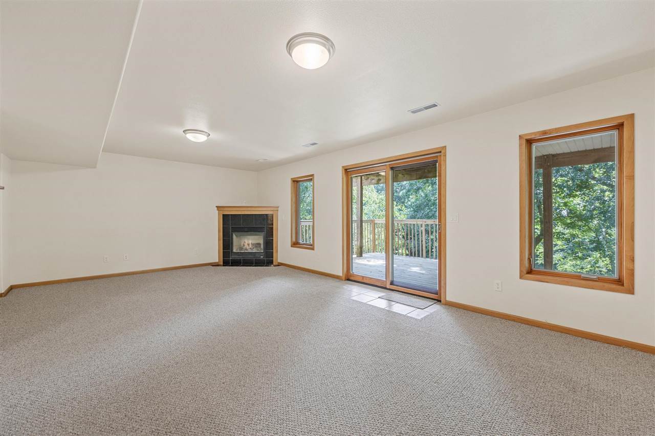 900 Forest Edge Dr