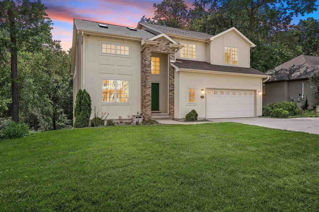 900 Forest Edge Dr