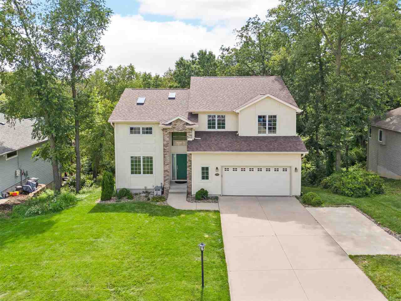 900 Forest Edge Dr